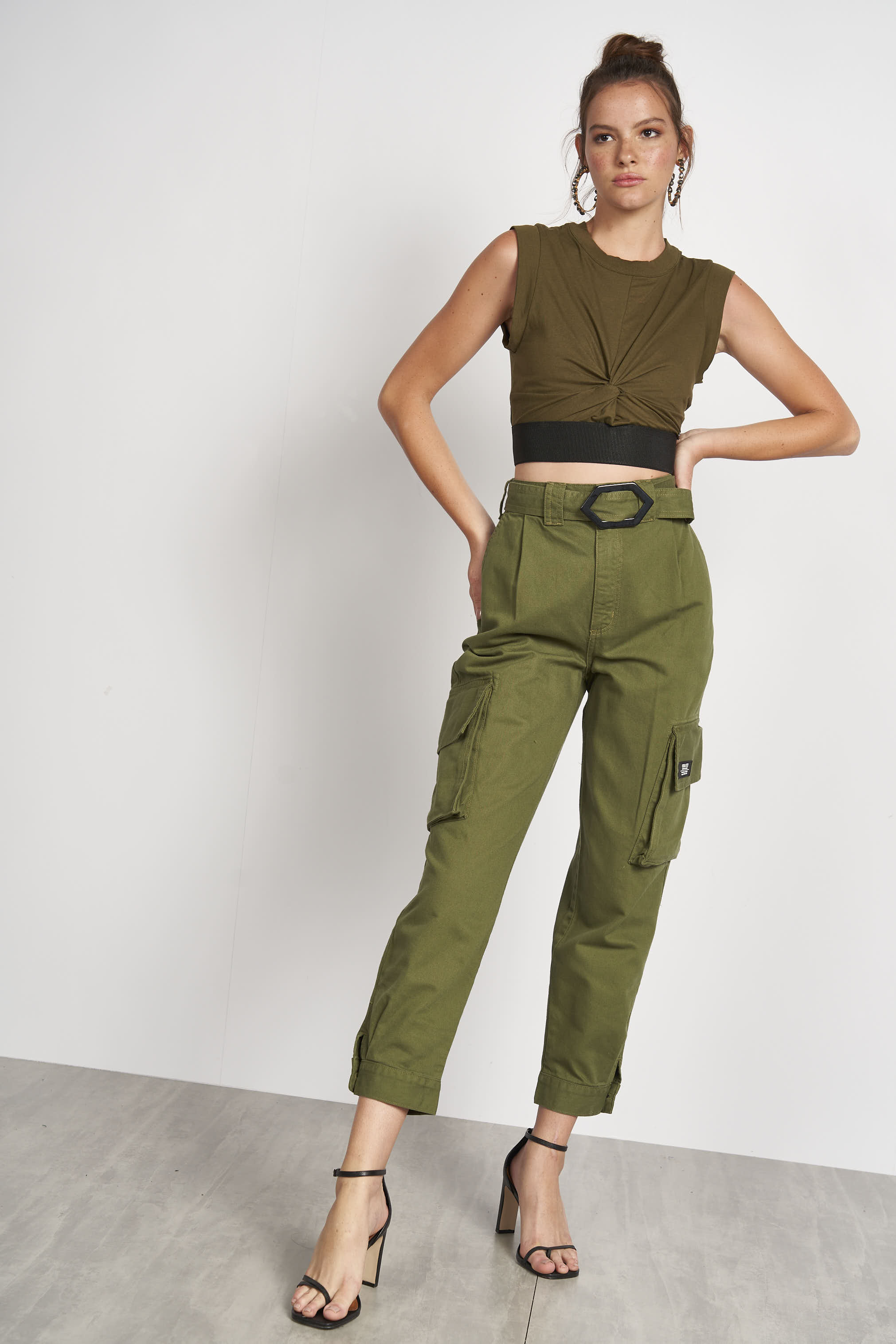CALÇA SARJA JOANA COM CINTO 34 VERDE MAILON
