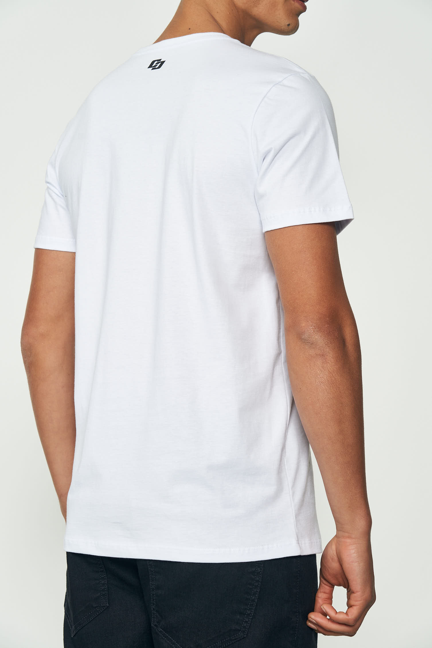 CAMISETA COM BOLSO GG BRANCO