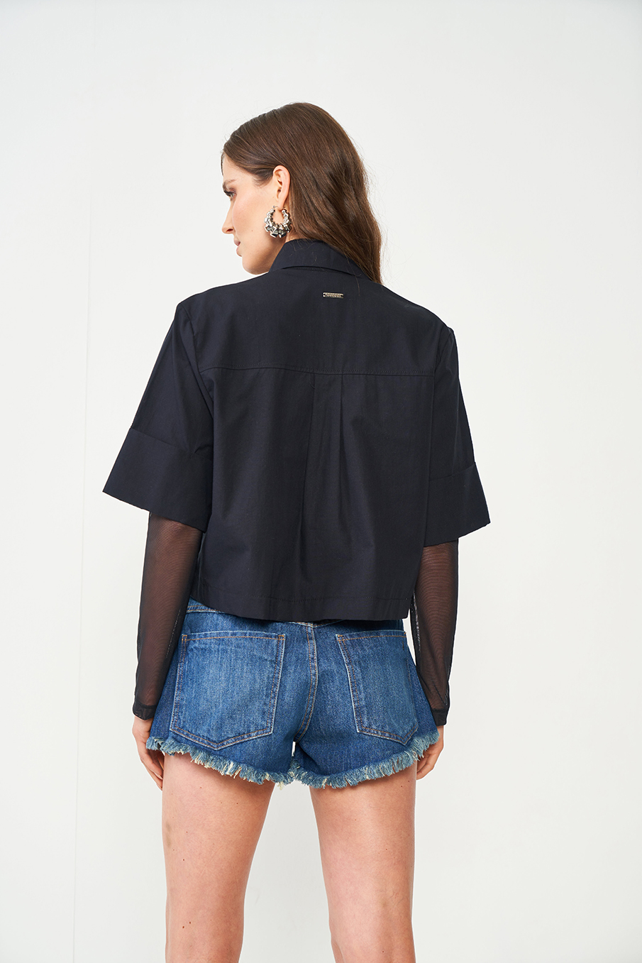 CAMISA COM APLICAÇÃO G PRETO