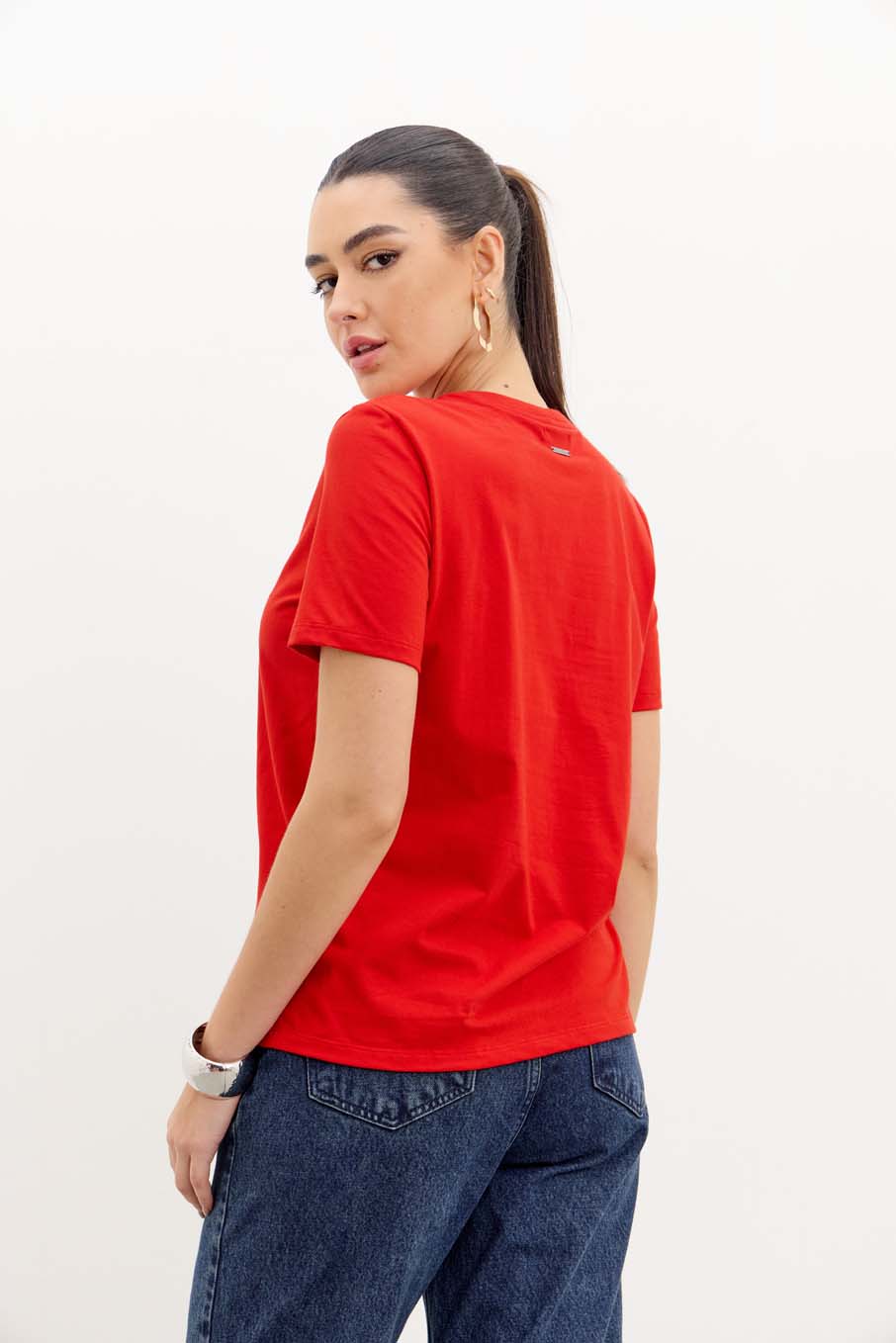 CAMISETA COM APLICAÇÃO G OFF SHELL