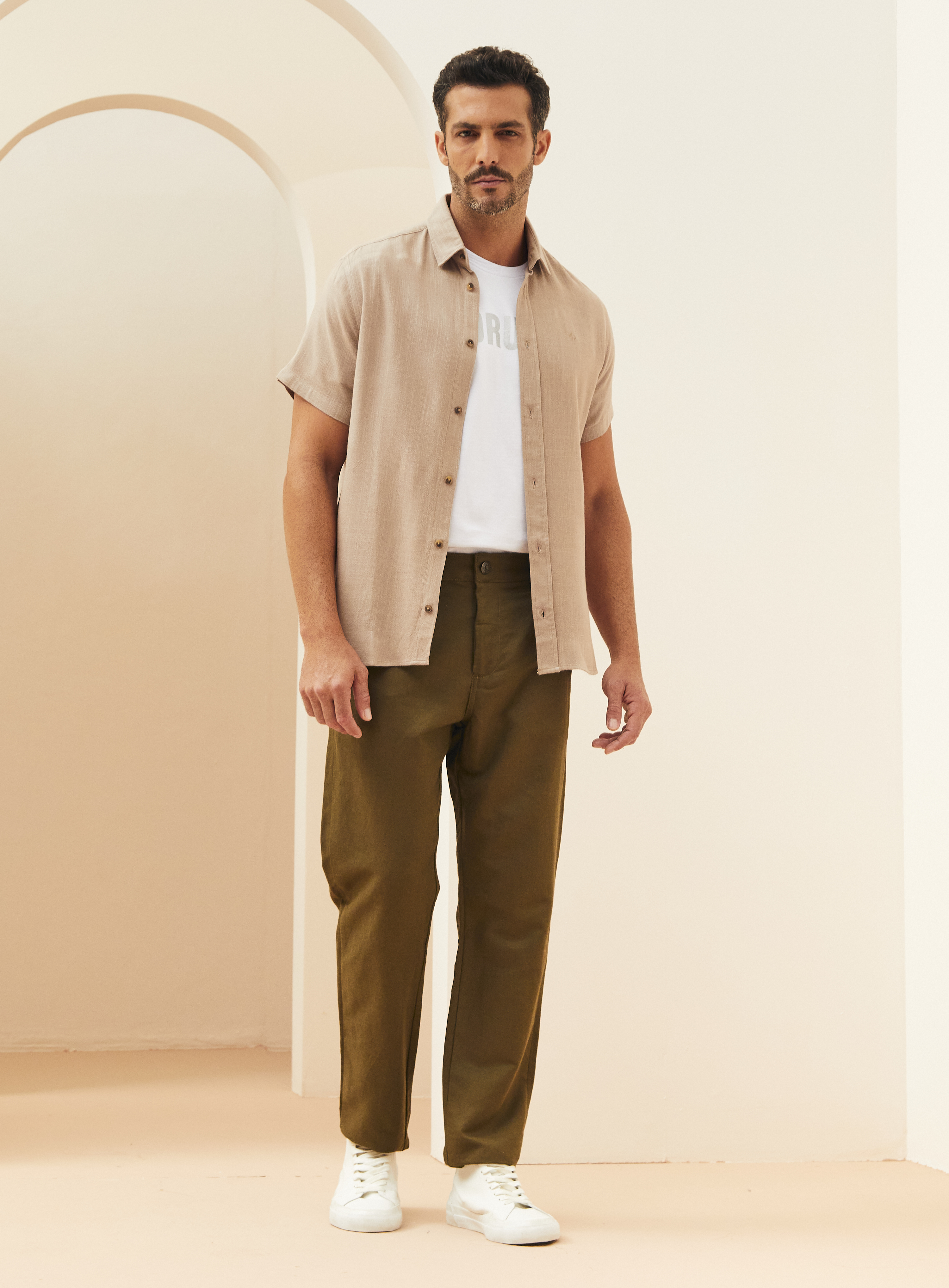 CAMISA LINHO ST BARTHS P MARROM NOZ MOSCADA