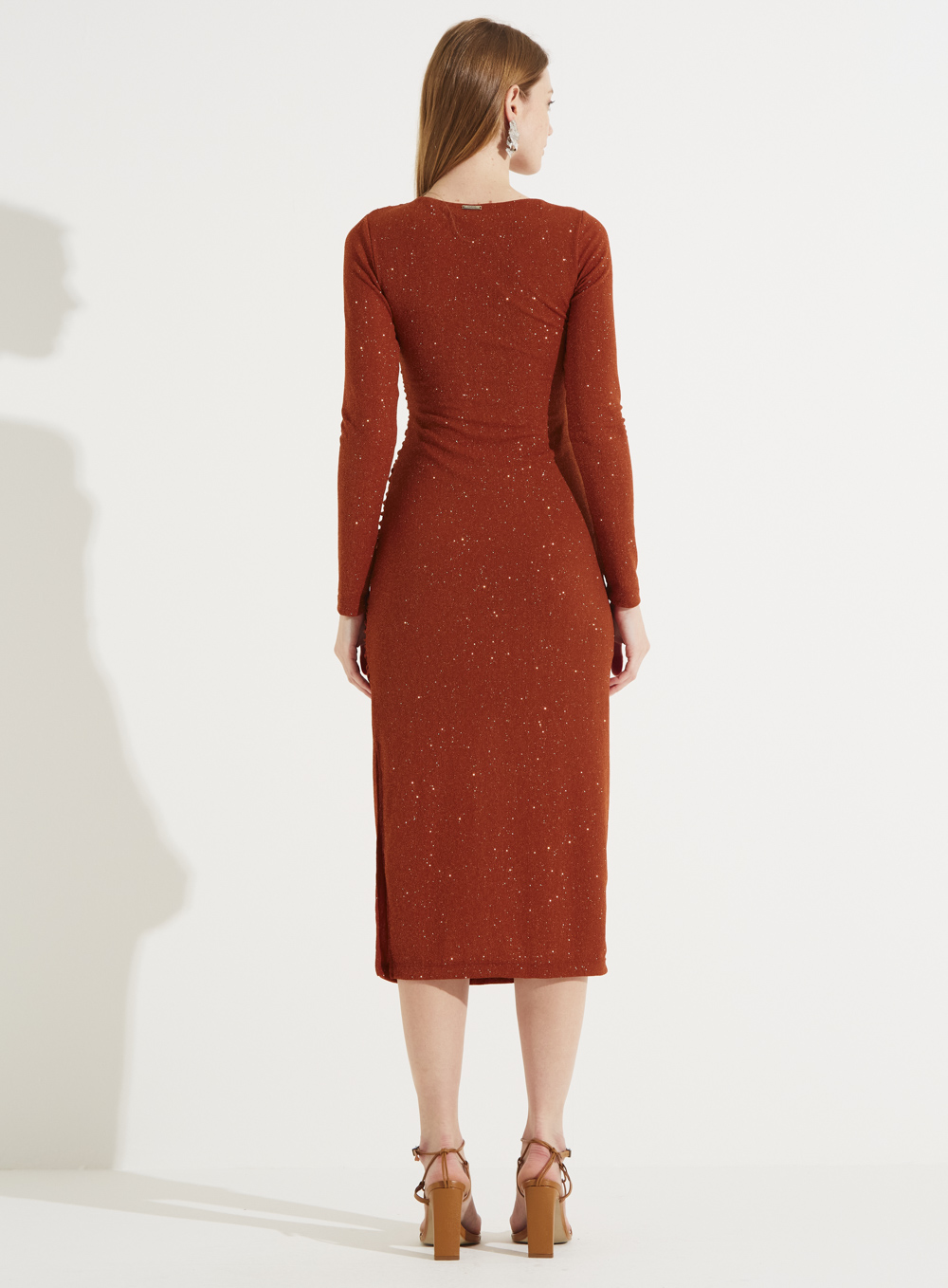 VESTIDO COM BRILHO G MARROM