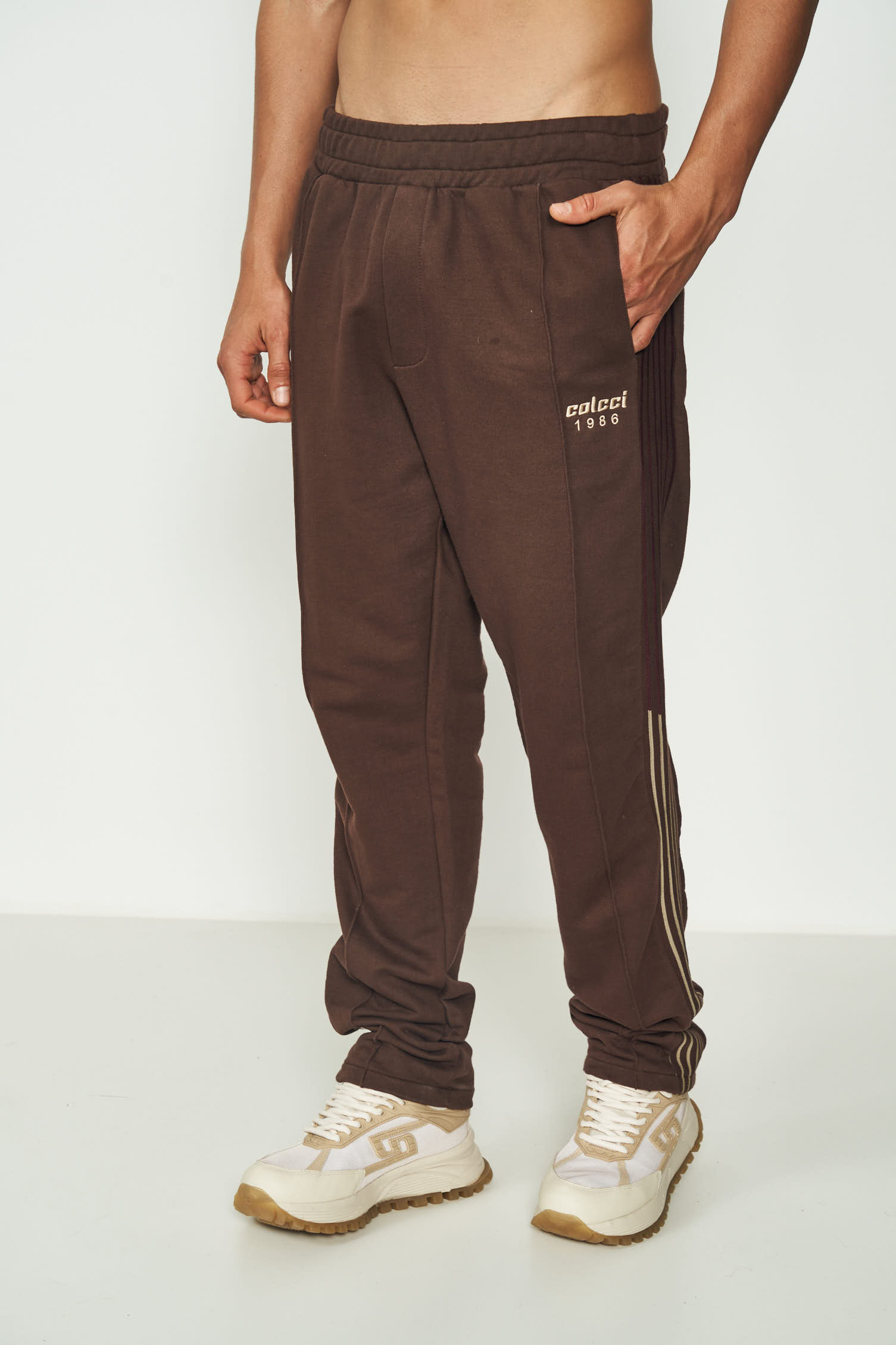 CALÇA COLCCI M MARROM NOBUCK