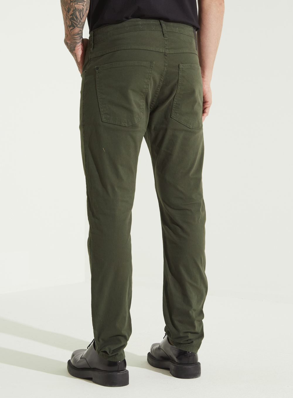 CALÇA SARJA ALEXANDRE 38 MARROM NOZES