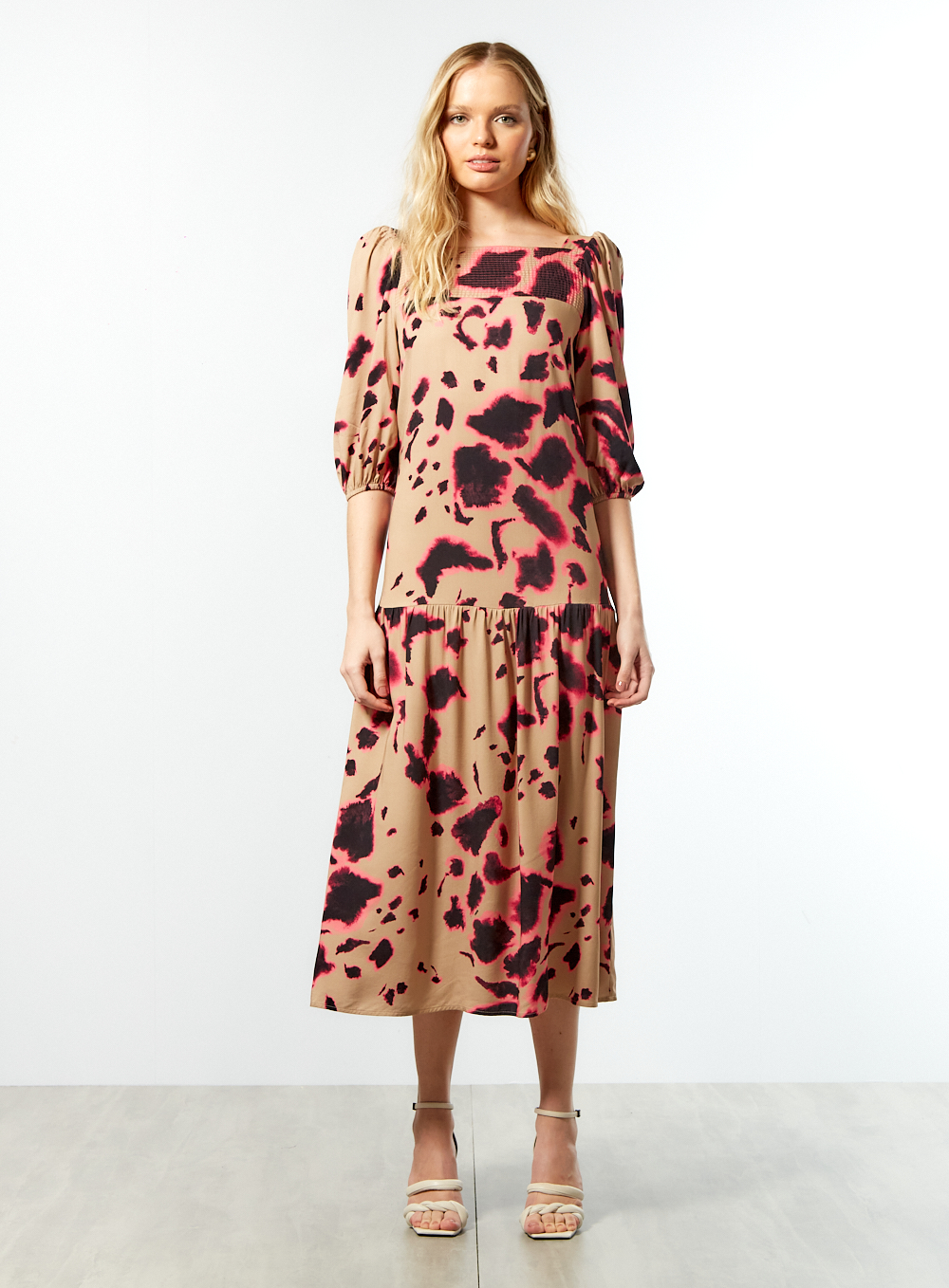VESTIDO MIDI ESTAMPADO P GIRAFA COLOR