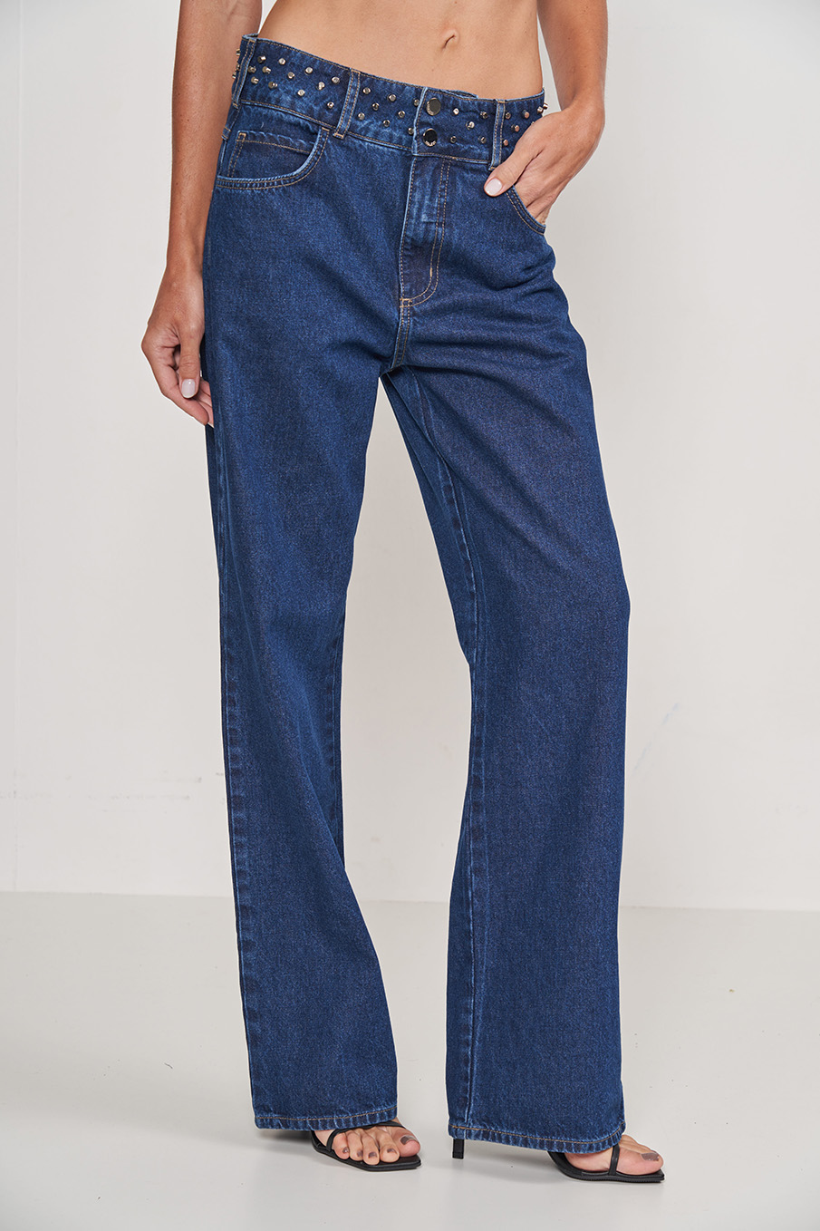 CALÇA JEANS LEONI LOW COM BORD. MANUAL 36 INDIGO