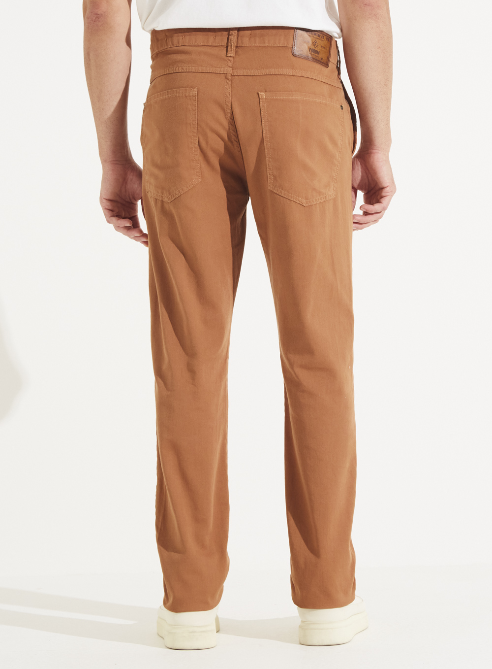 CALÇA SARJA VITOR 42 MARROM EVERMORE
