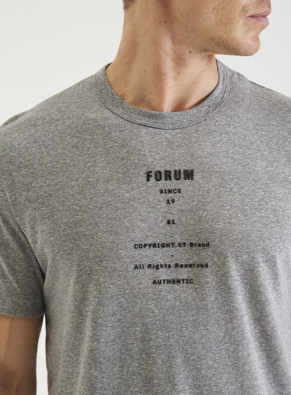 CAMISETA FORUM GG PRETO/OFF
