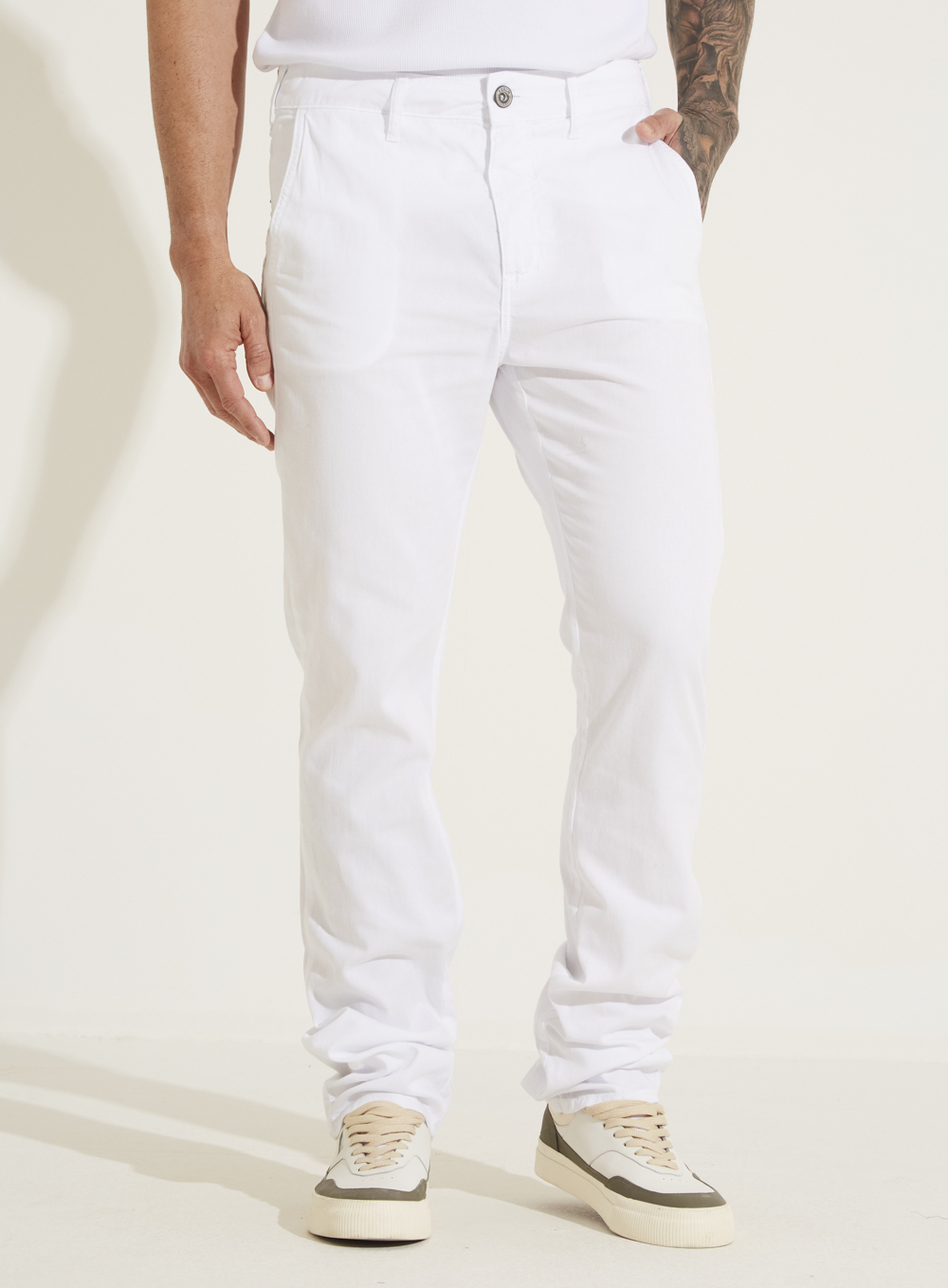 CALÇA SARJA VITOR 42 BRANCO