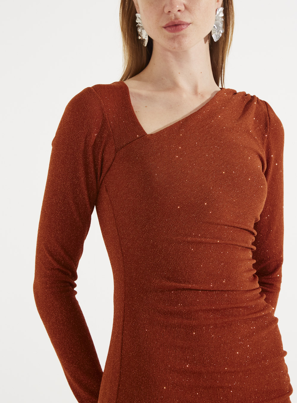 VESTIDO COM BRILHO G MARROM