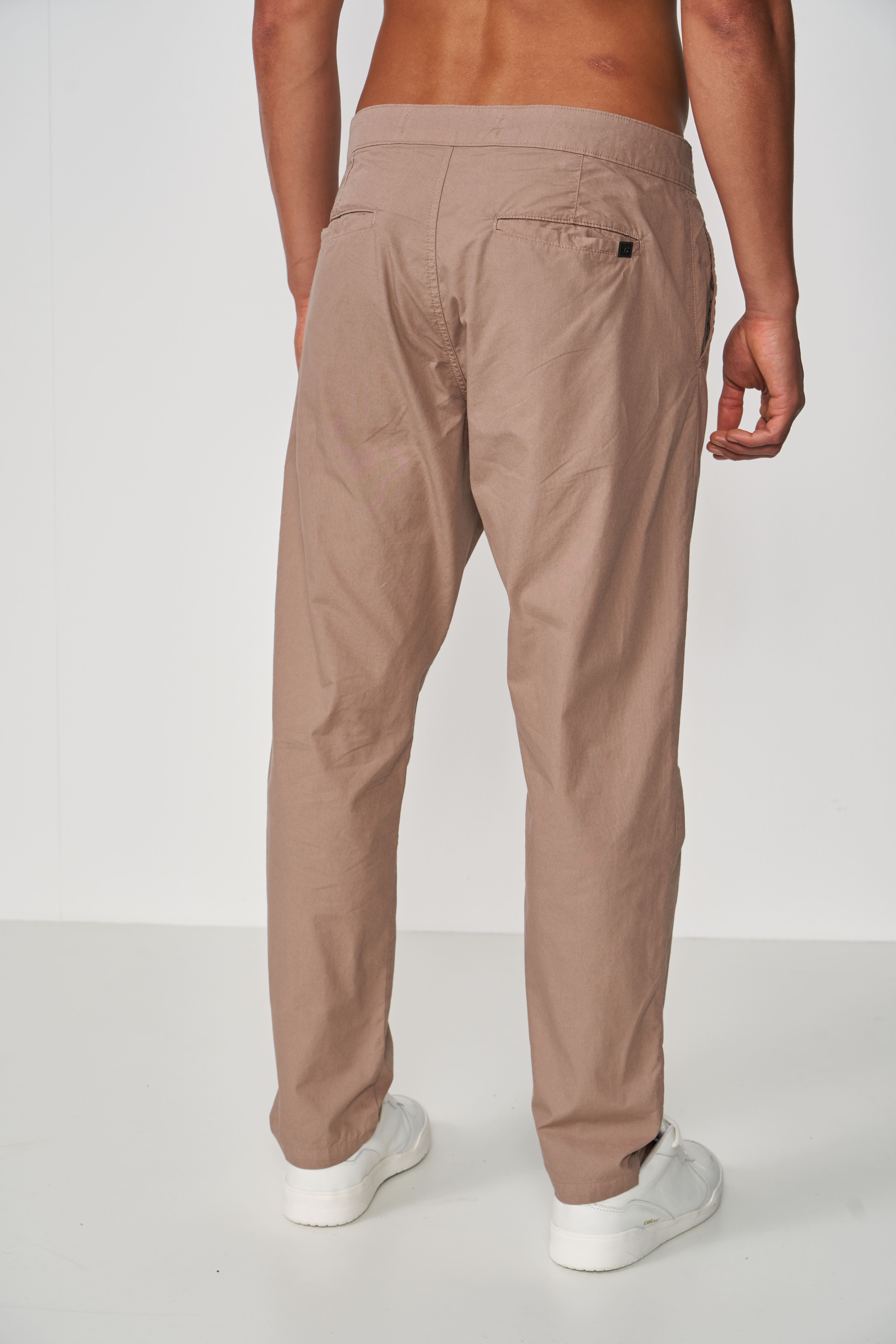 CALÇA SARJA NEW CHINO 44 BEGE SAND CASTLE