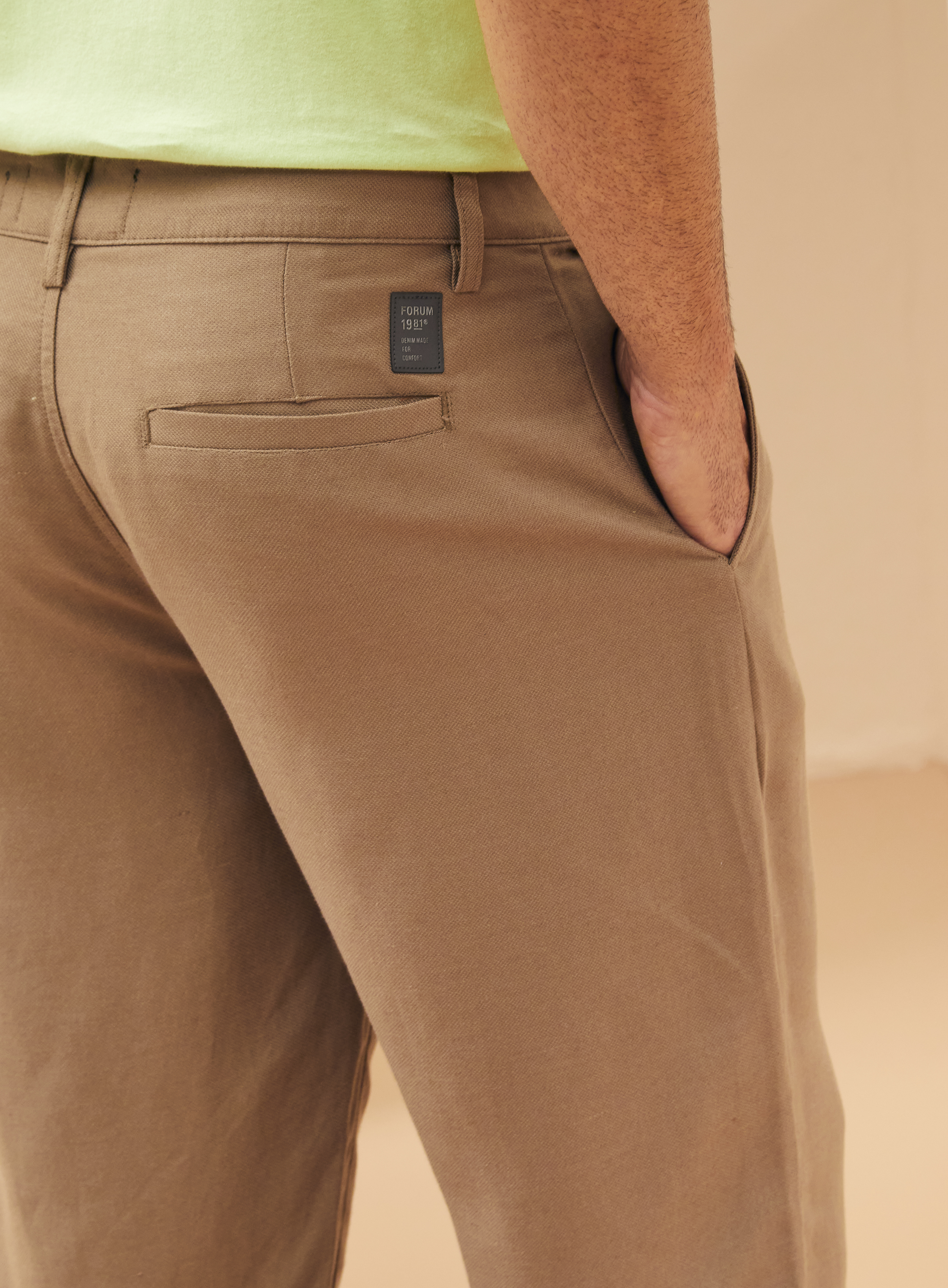 CALÇA LINHO 38 MARROM NOZ MOSCADA