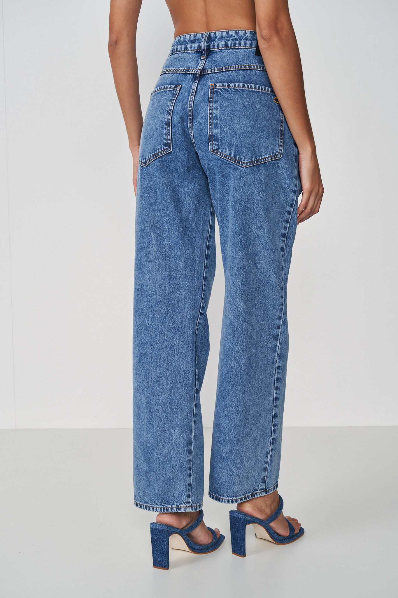 CALÇA JEANS LEONI LOW 44 INDIGO