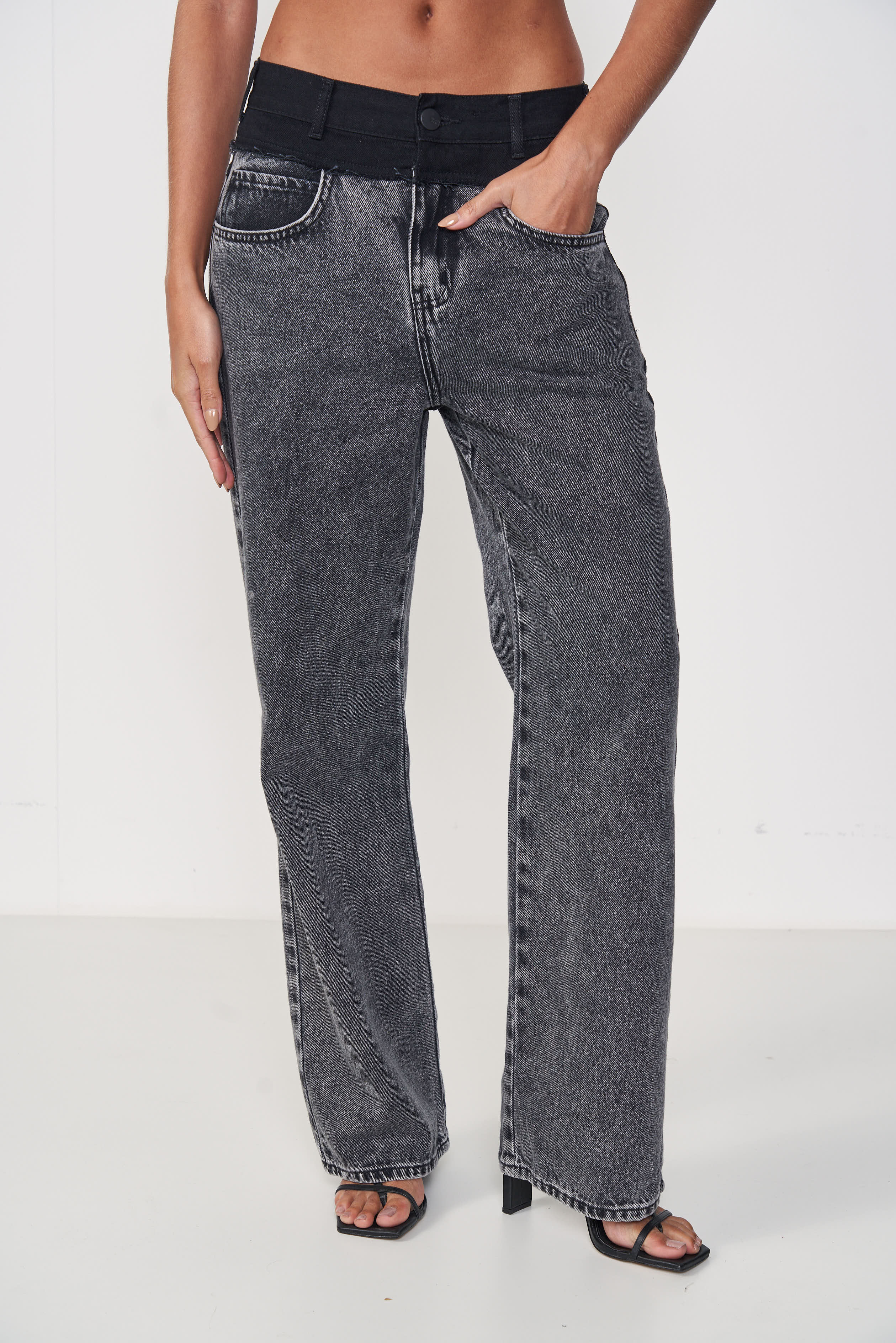 CALÇA JEANS LEONI LOW 34 IND.PRETO