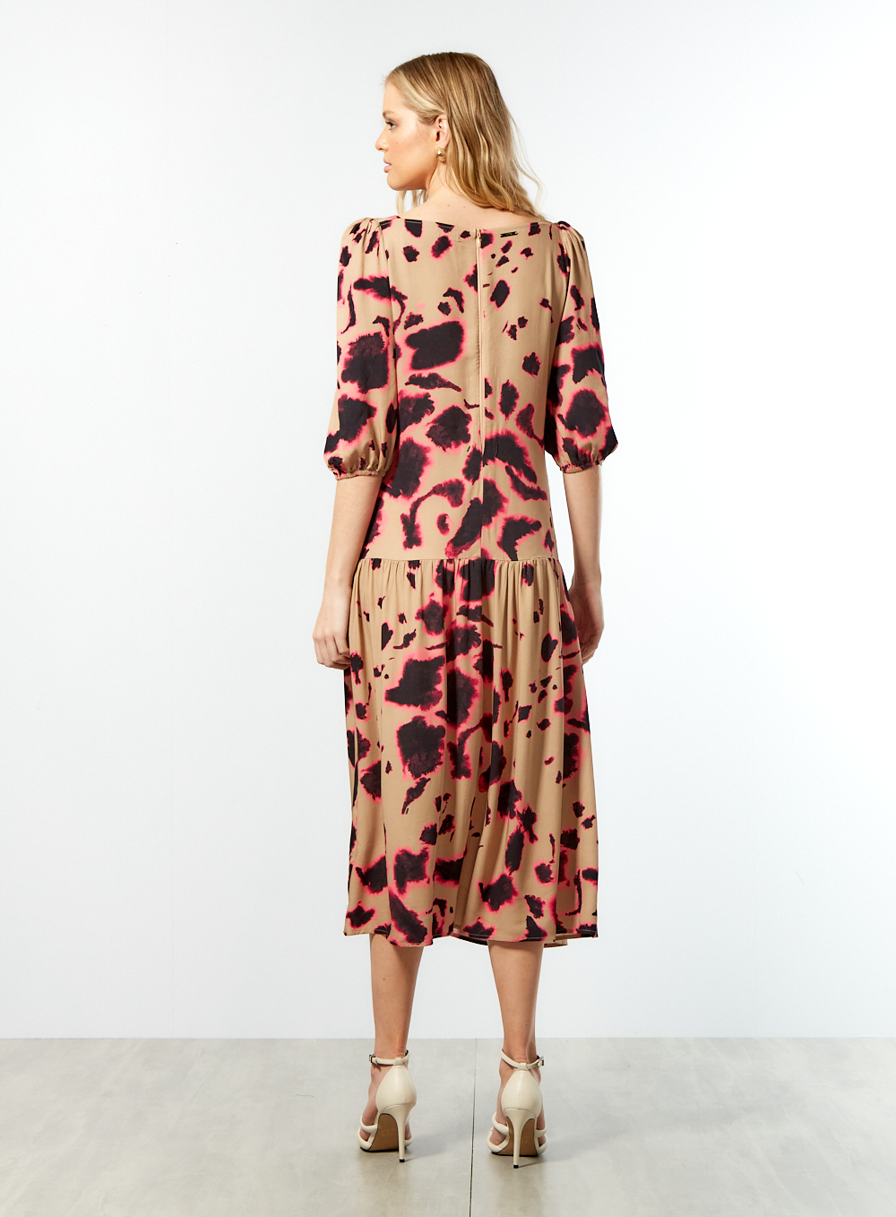 VESTIDO MIDI ESTAMPADO P GIRAFA COLOR