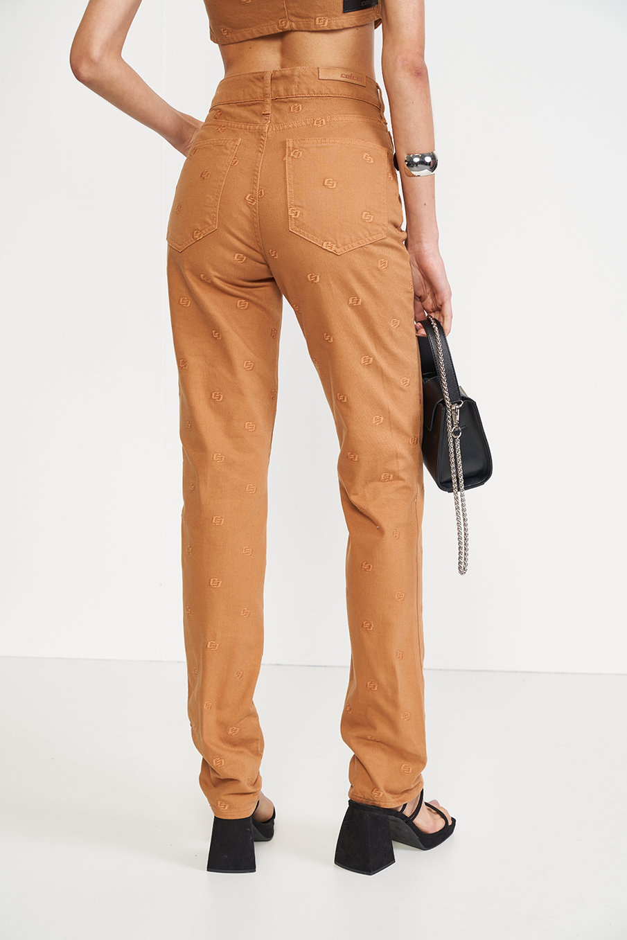 CALÇA SARJA KENDALL 36 MARROM ARENI