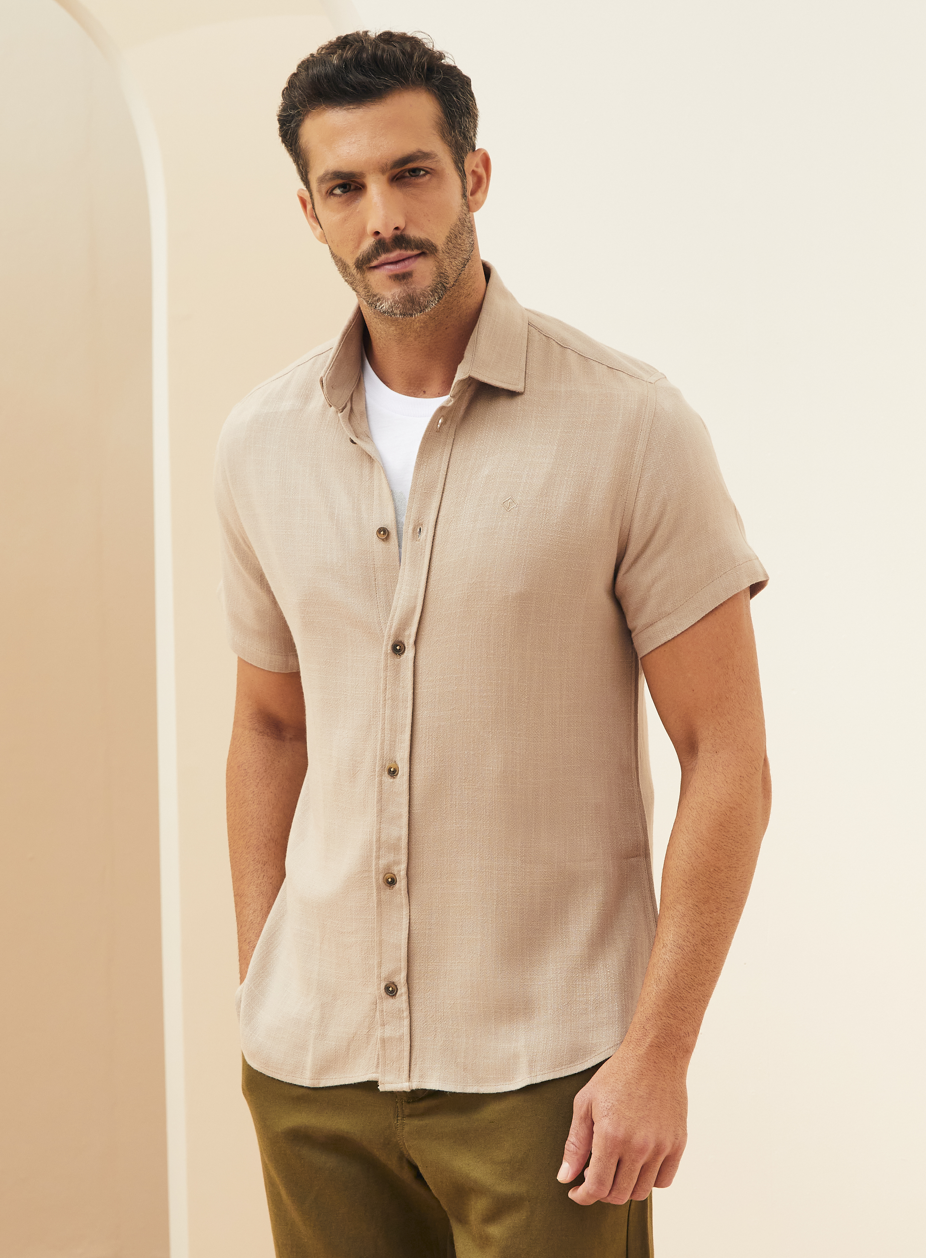 CAMISA LINHO ST BARTHS P MARROM NOZ MOSCADA