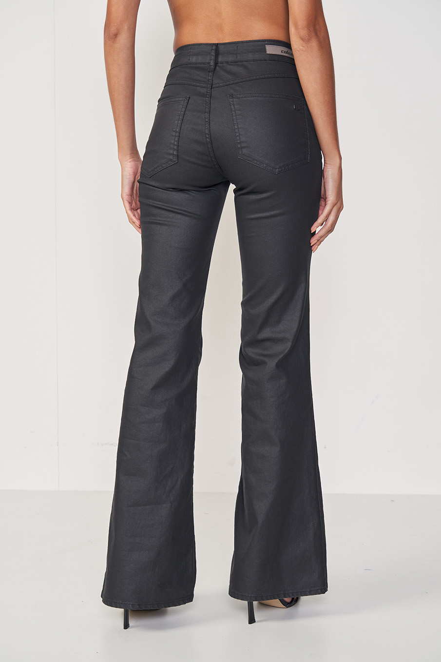 CALÇA SARJA FLARE RESINADA 34 PRETO