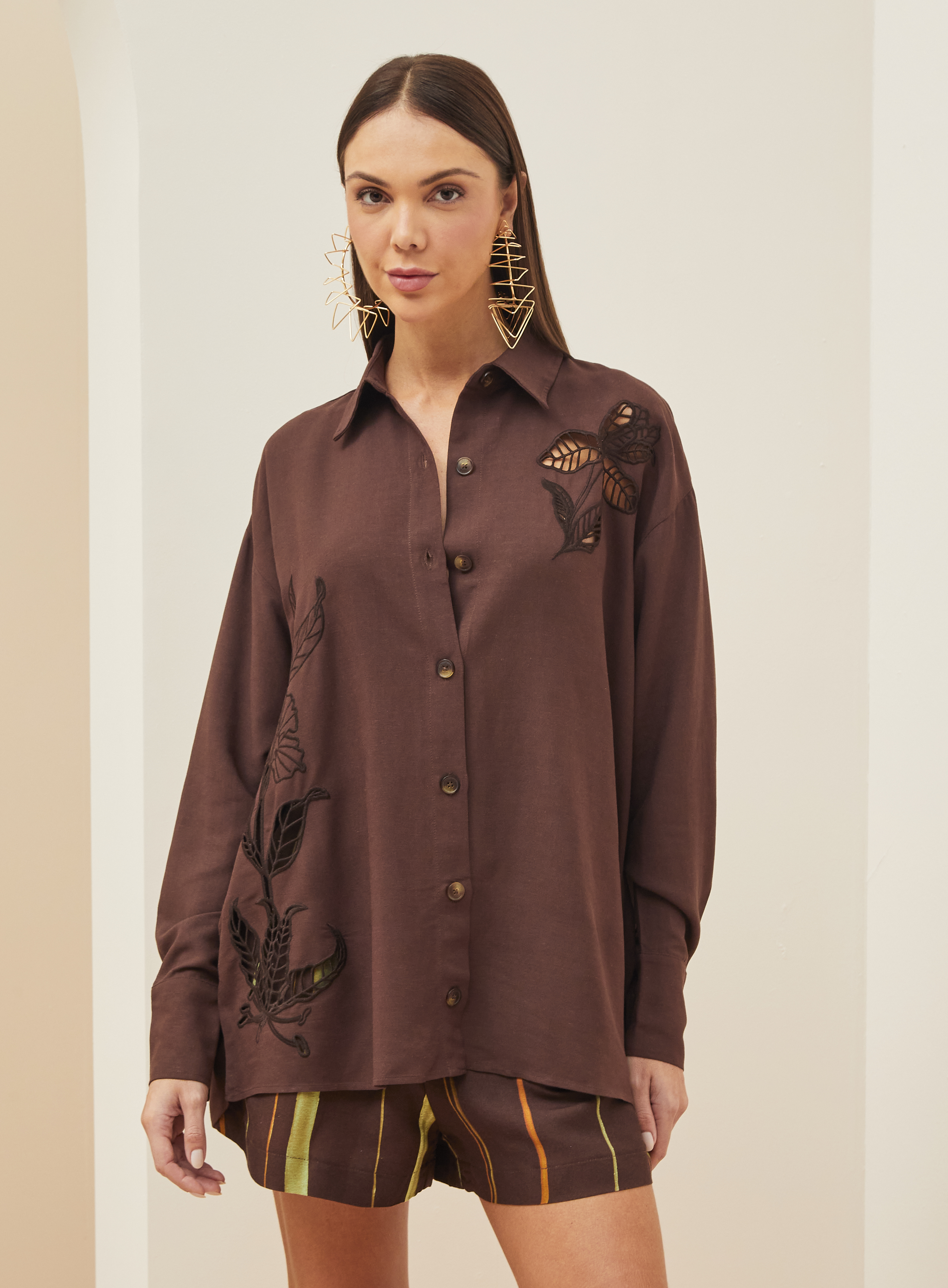CAMISA LINHO BORDADA M MARROM