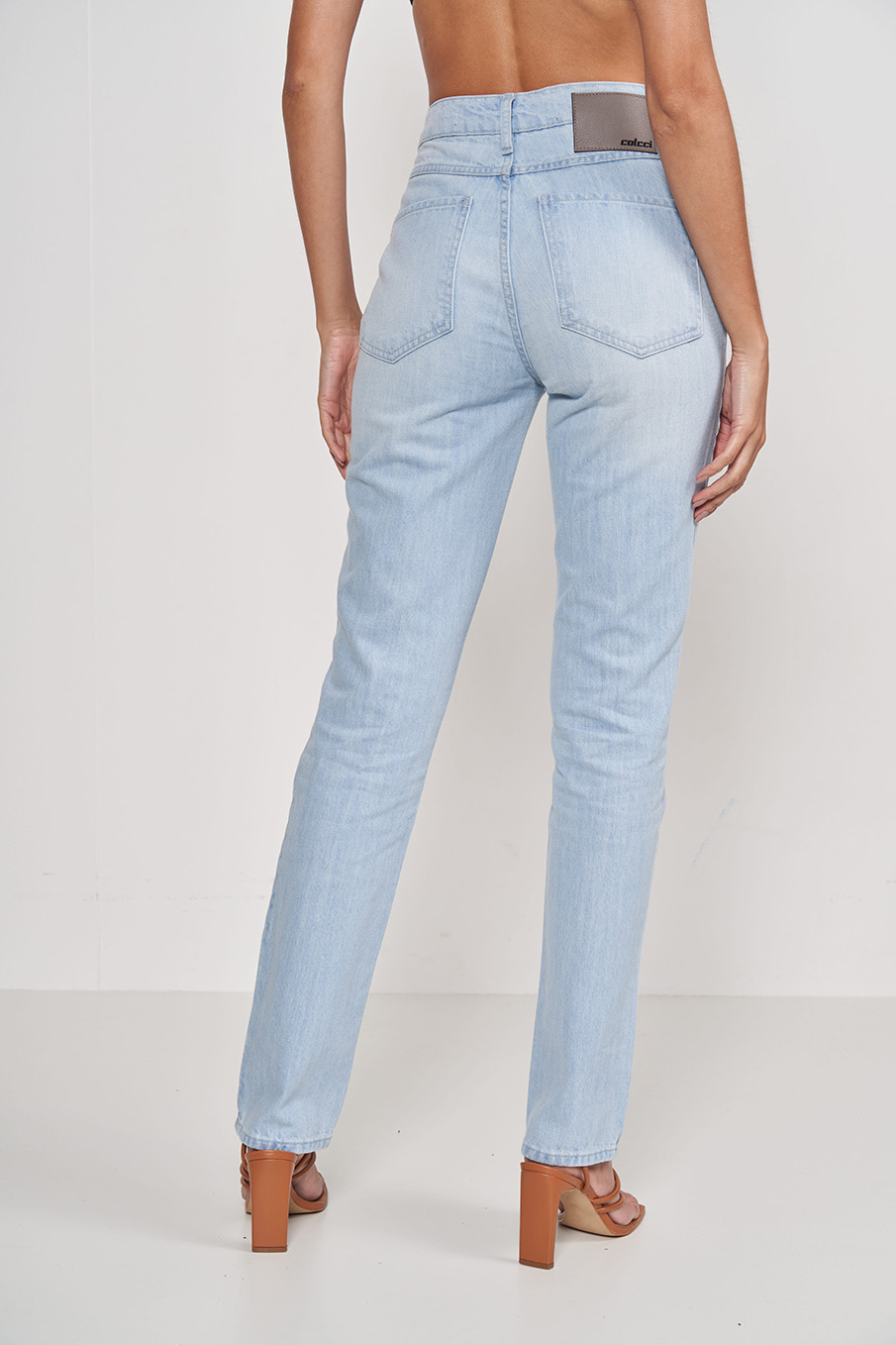 CALÇA JEANS KENDALL COM BORDADO MANUAL 38 INDIGO