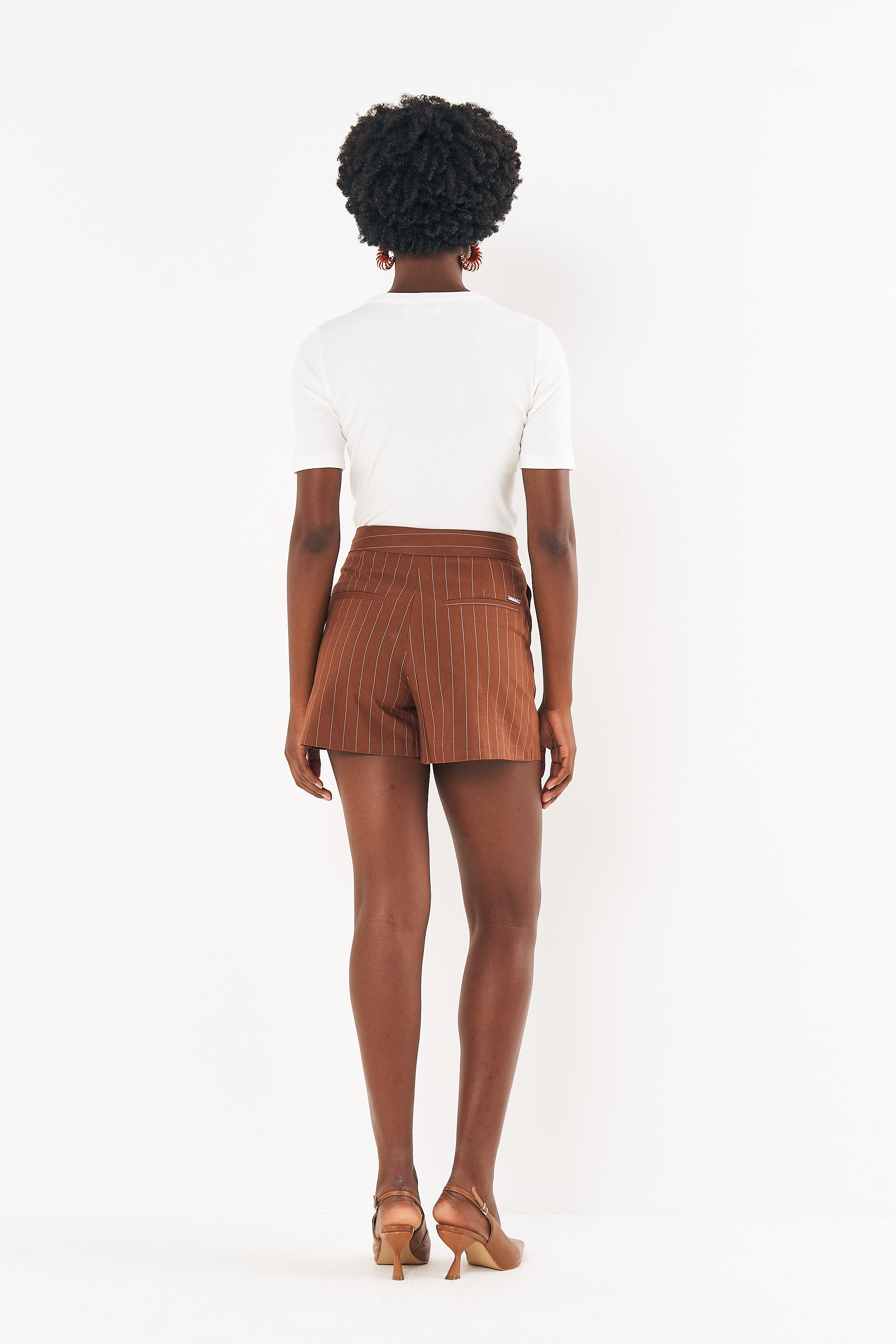 SHORT LISTRADO 36 LISTRADO MARROM