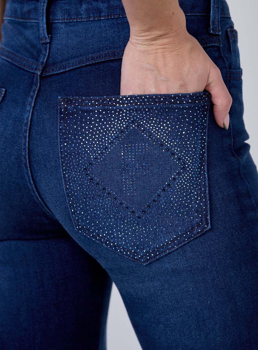 CALÇA JEANS LOUISE COM APLICAÇÃO 44 INDIGO
