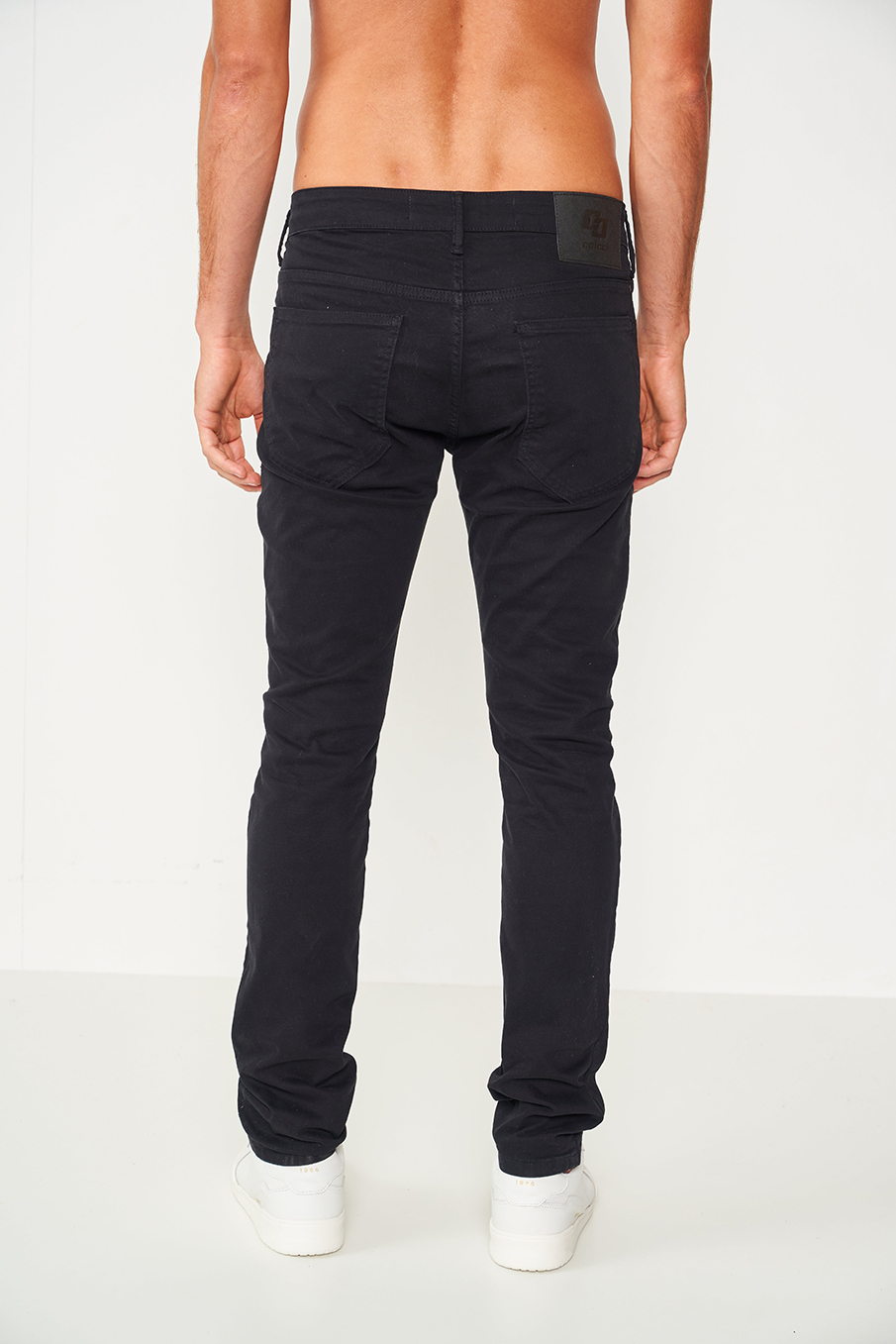 CALÇA  SARJA FELIPE SKINNY 40 PRETO