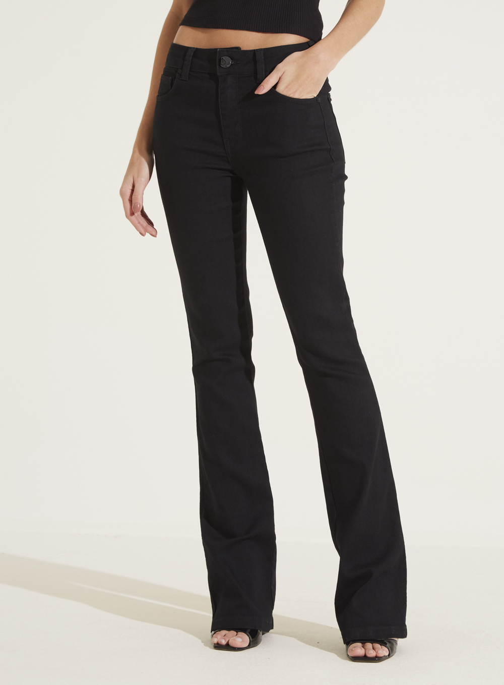 CALÇA JEANS BOOT CUT COM APLICAÇÃO 34 IND.PRETO