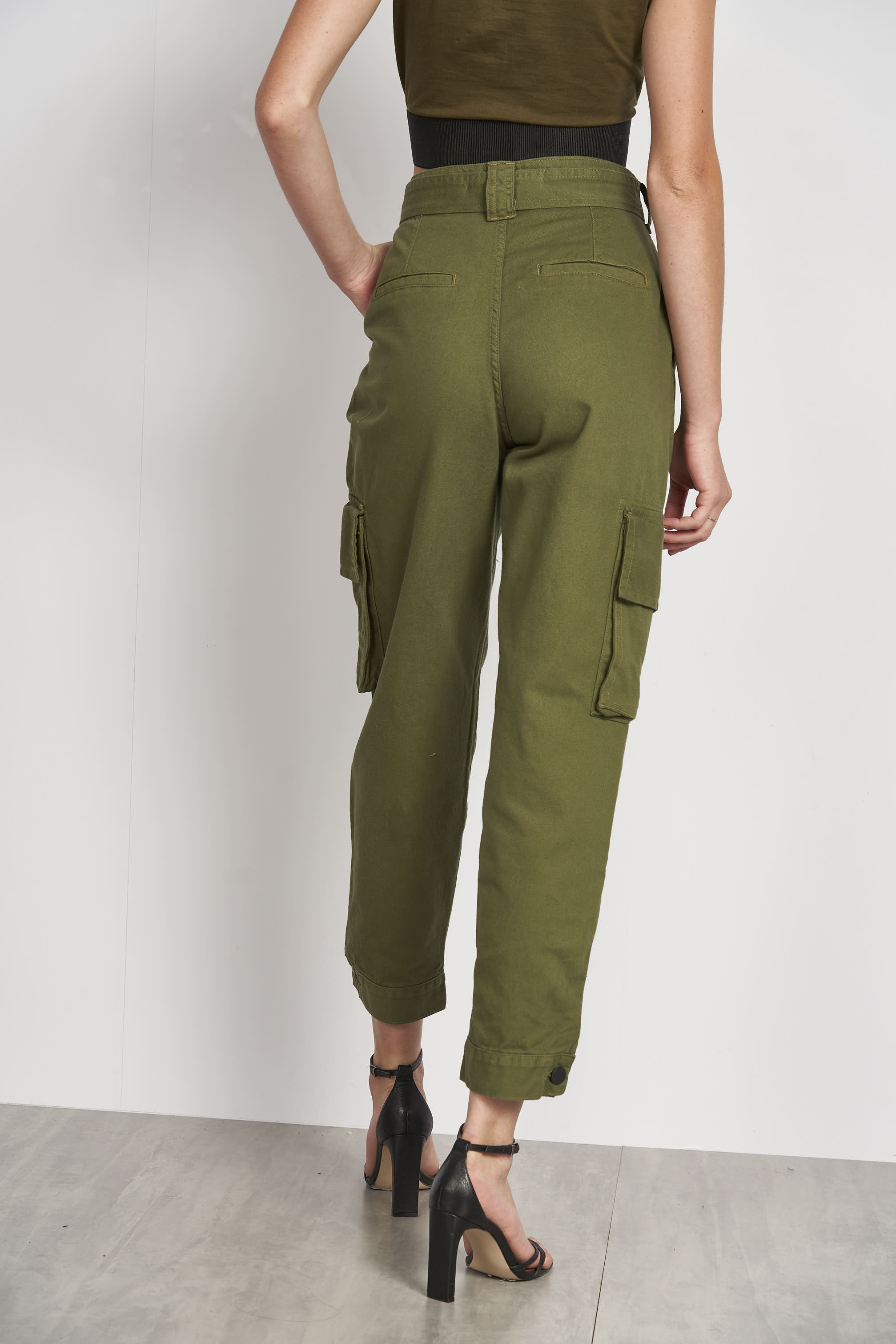 CALÇA SARJA JOANA COM CINTO 34 VERDE MAILON