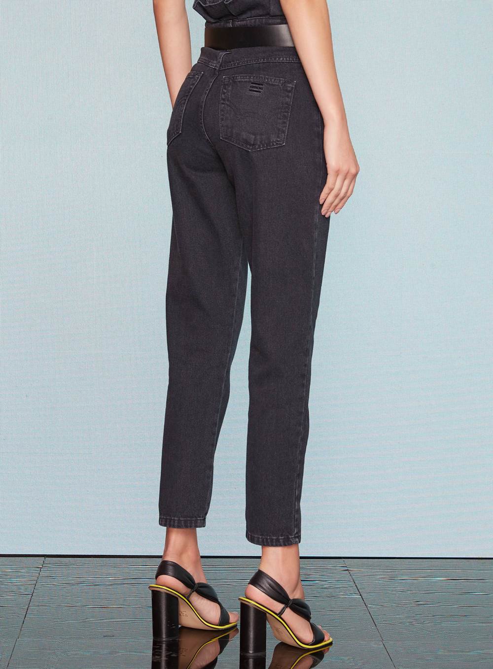 CALÇA JEANS CLOCHARD COM CINTO 46 IND.PRETO