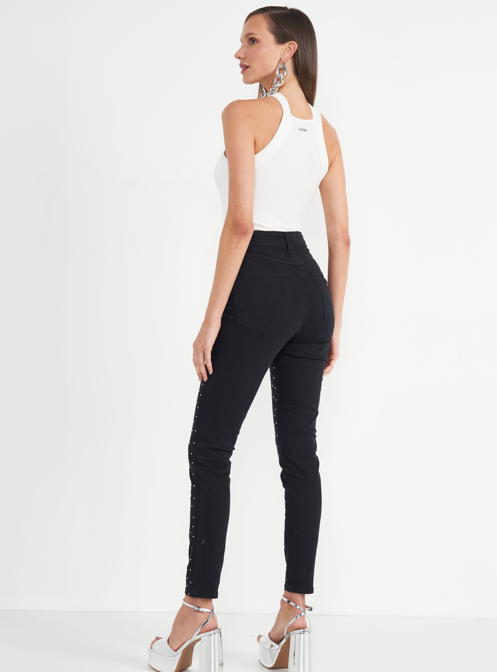 CALÇA SARJA BRUNA COM APLICAÇÃO 42 PRETO