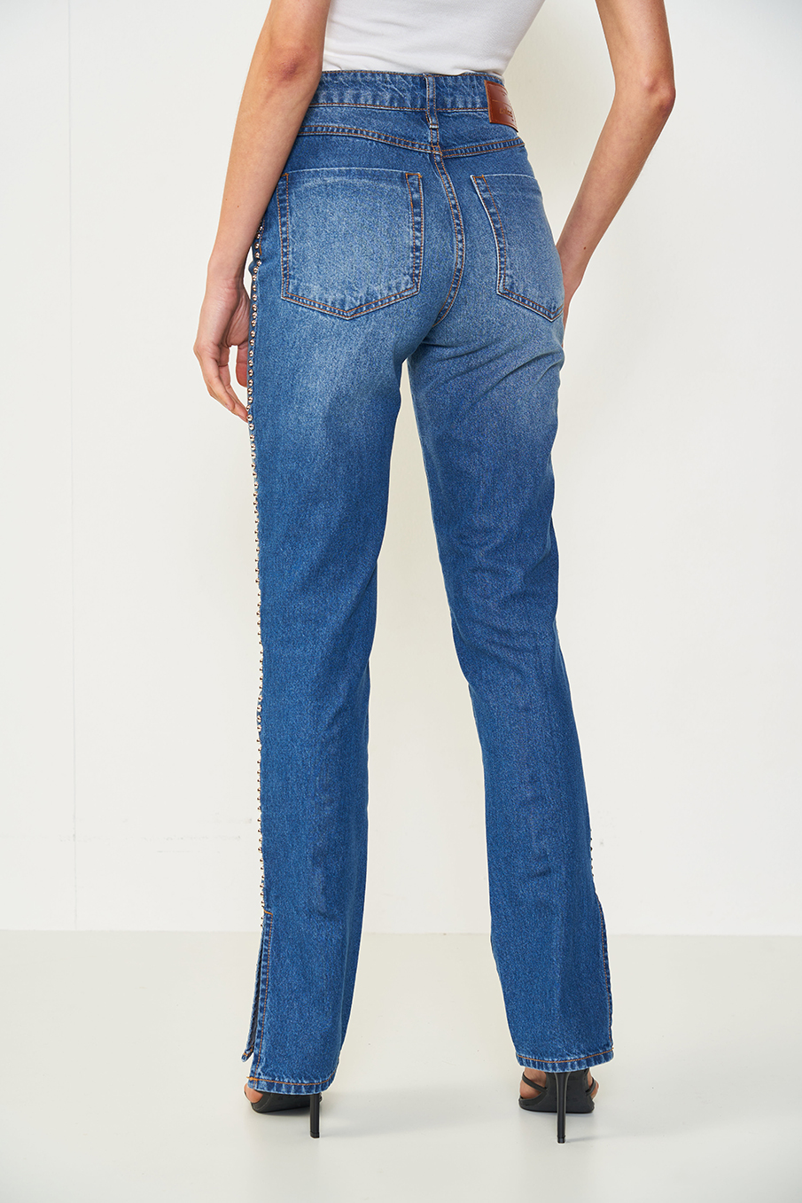 CALÇA JEANS KENDALL COM BORDADO MANUAL 34 INDIGO