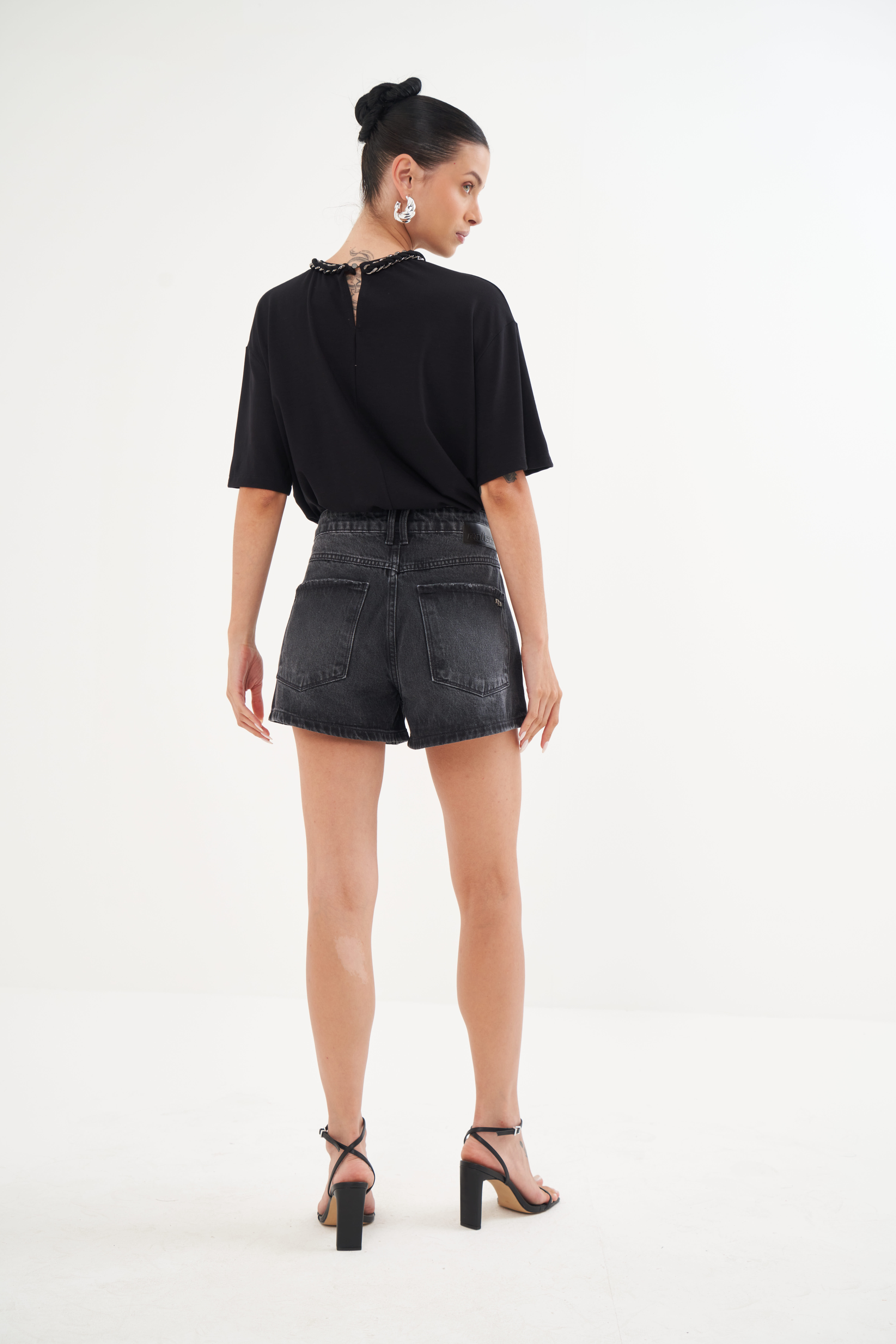 CAMISETA COM CORRENTE G PRETO