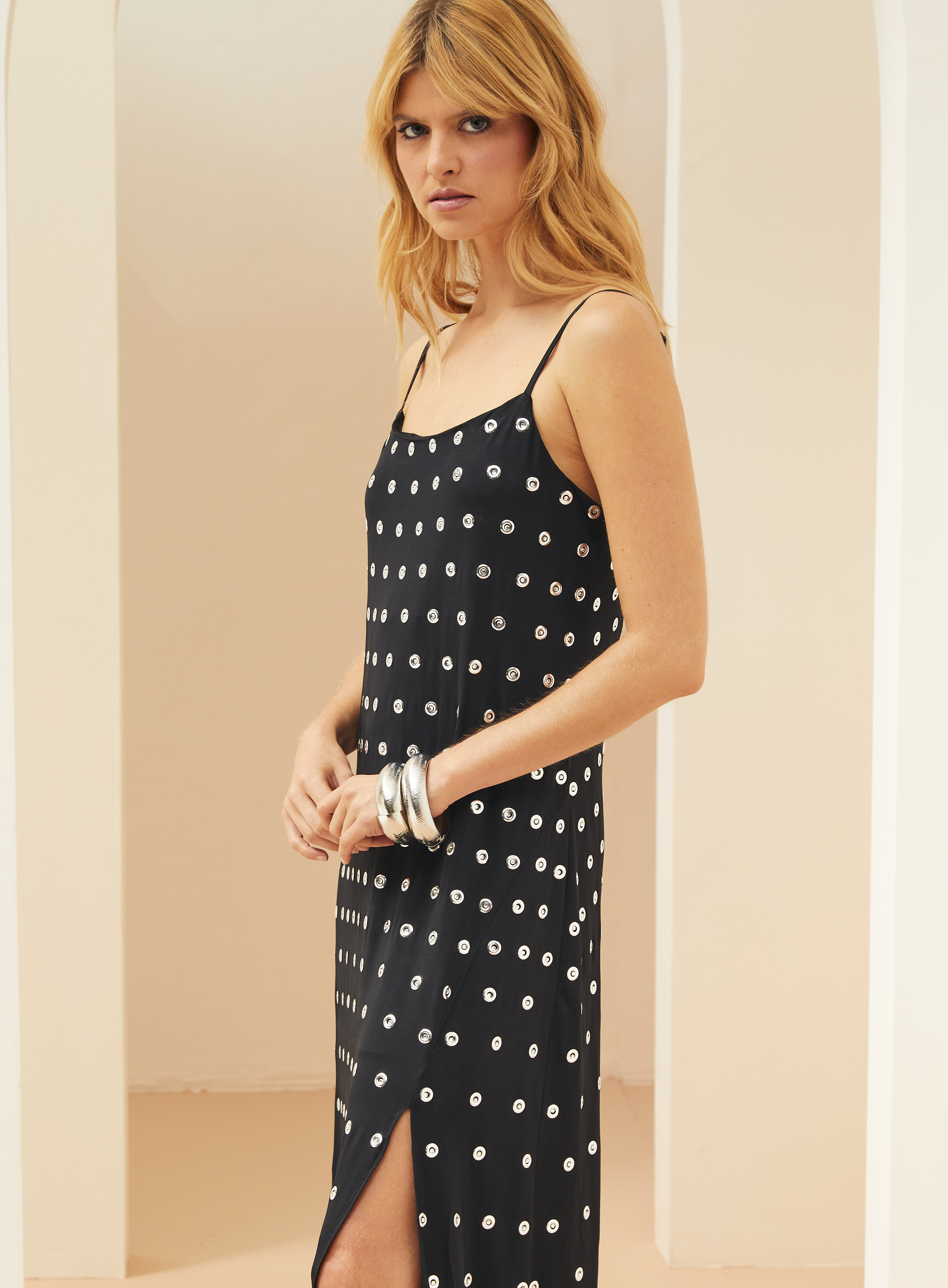 VESTIDO COM APLICAÇÃO M PRETO