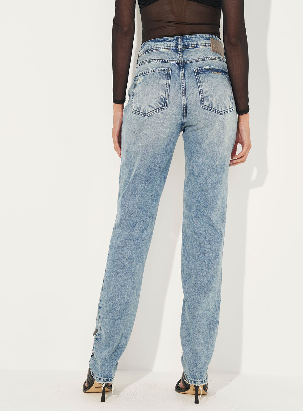 CALÇA JEANS KENDAL COM BORDADO MANUAL 40 INDIGO