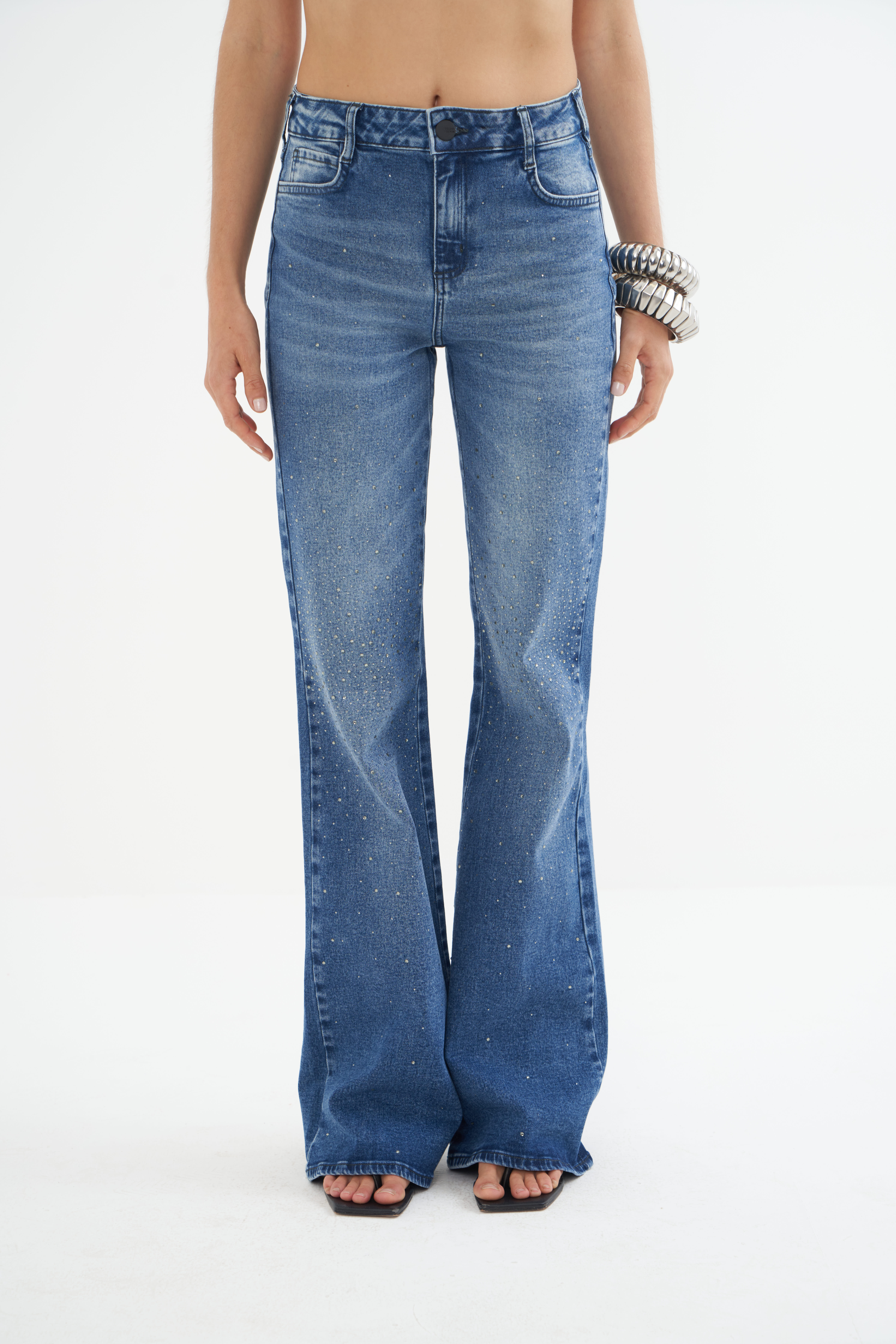 CALÇA JEANS BIA FLARE COM APLICAÇÃO 44 INDIGO