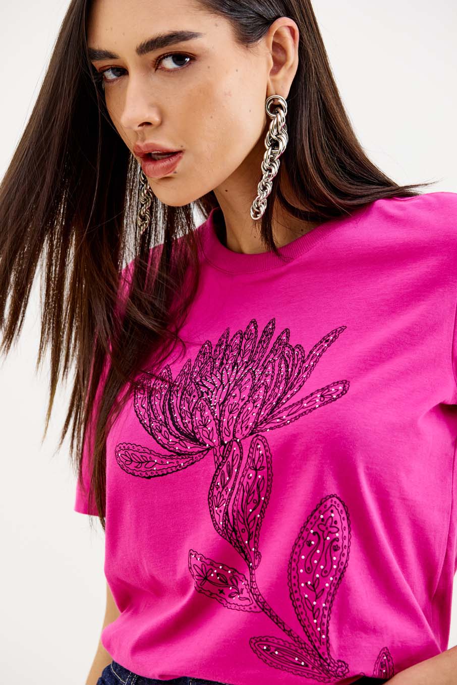 CAMISETA ESTAMPADA COM APLICAÇÃO M OFF SHELL