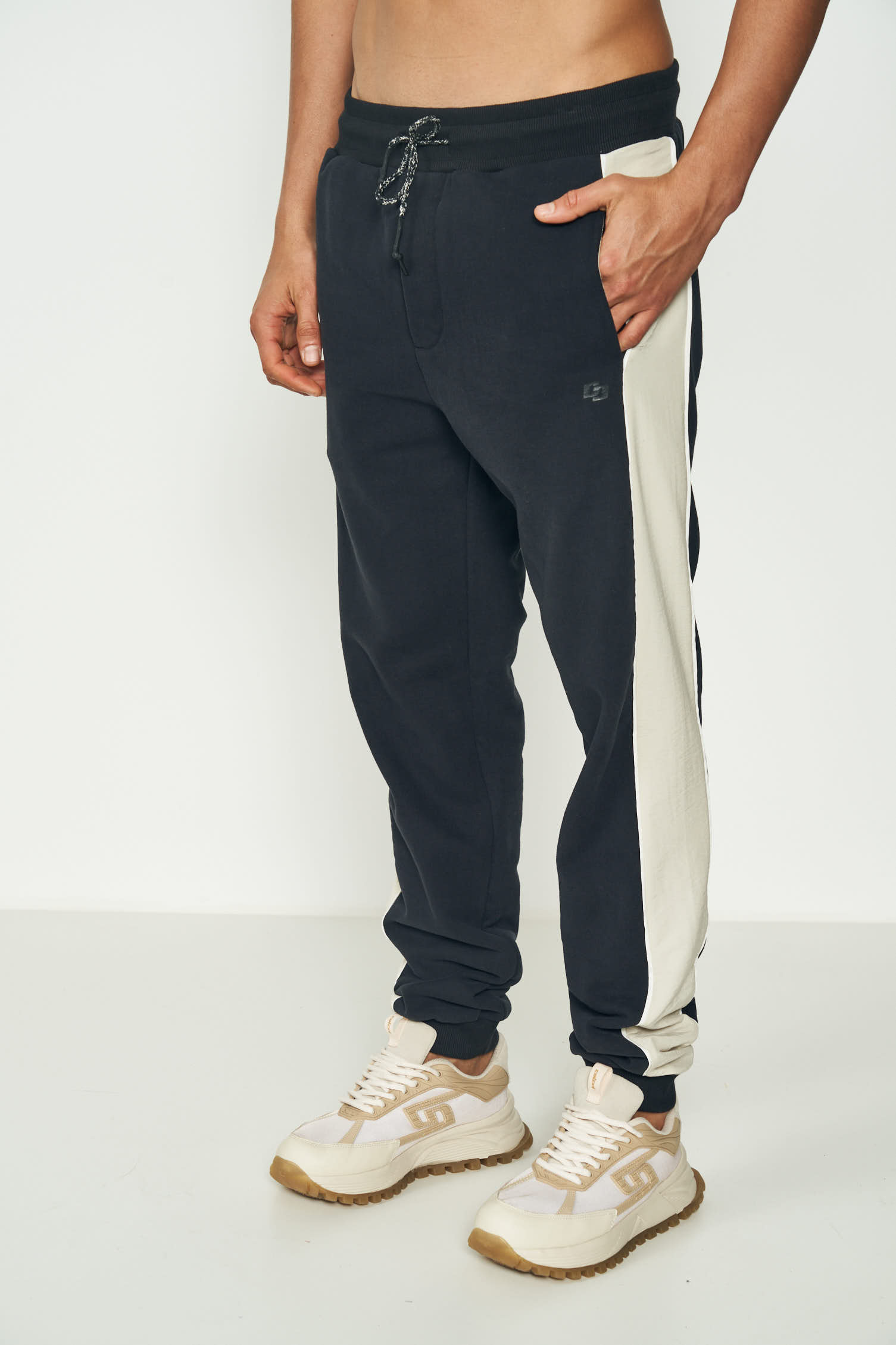 CALÇA MOLETOM DETALHE NYLON M PRETO/BEGE/OFF