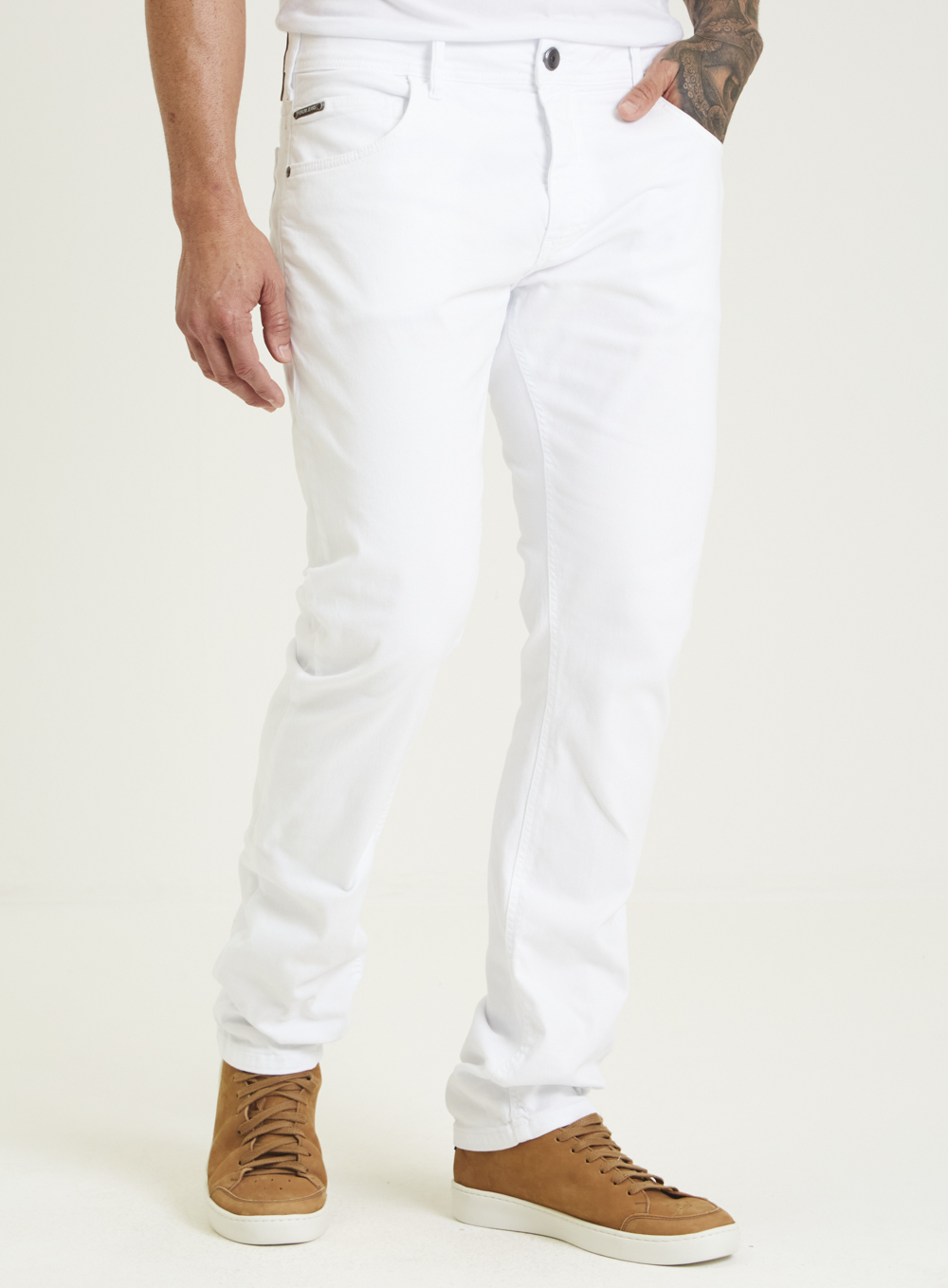CALÇA SARJA PAUL SLIM 42 BRANCO