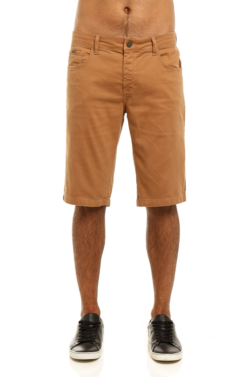 BERMUDA SARJA THIAGO 38 MARROM LEAO
