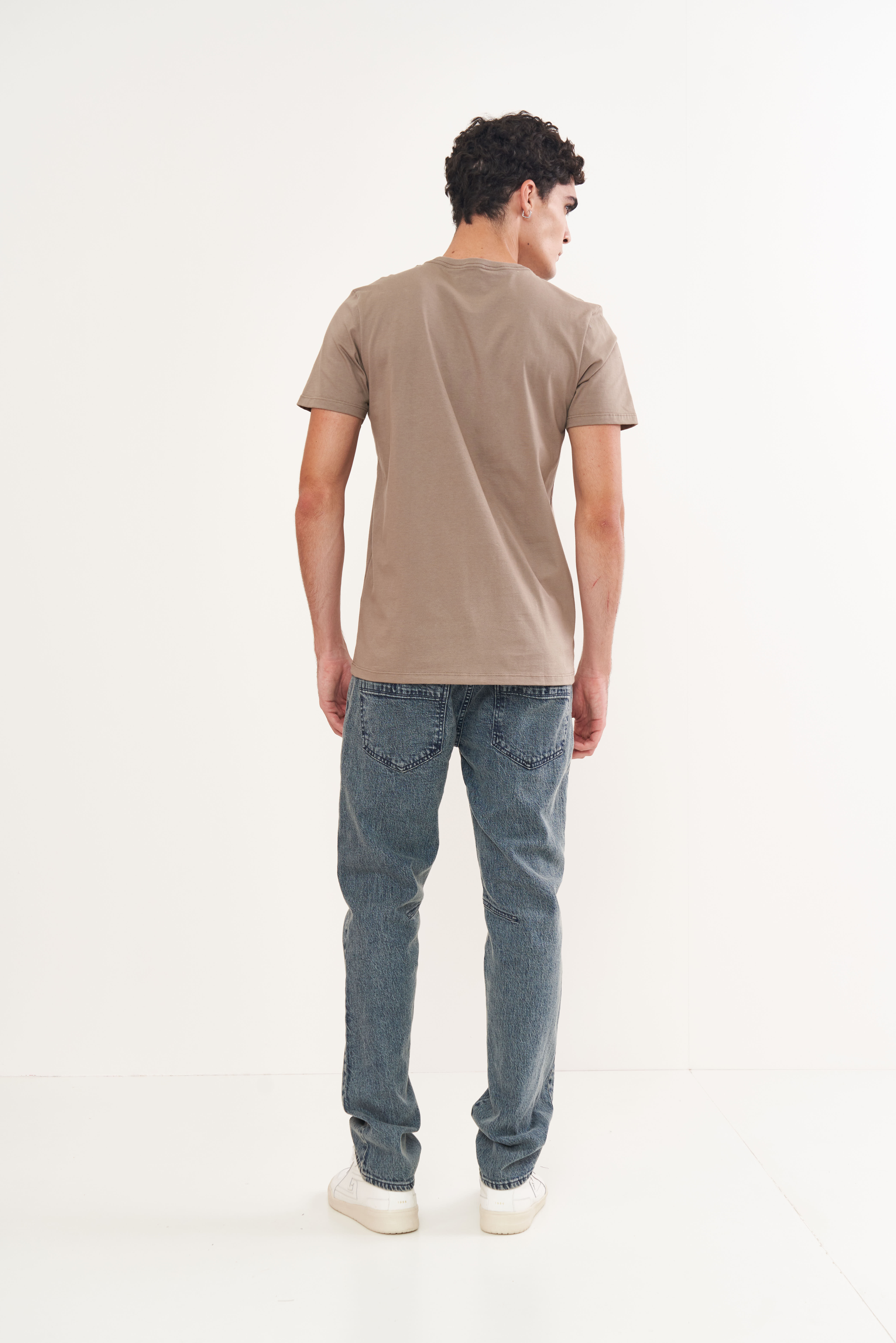 CAMISETA COLCCI G MARROM WOLF