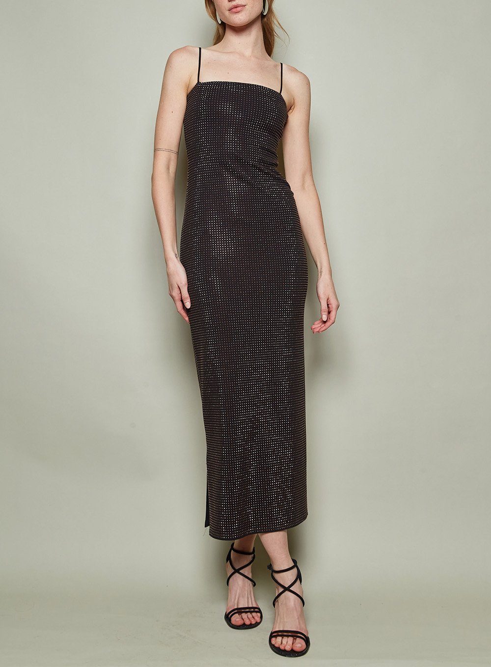 VESTIDO COM APLICAÇÃO PP PRETO