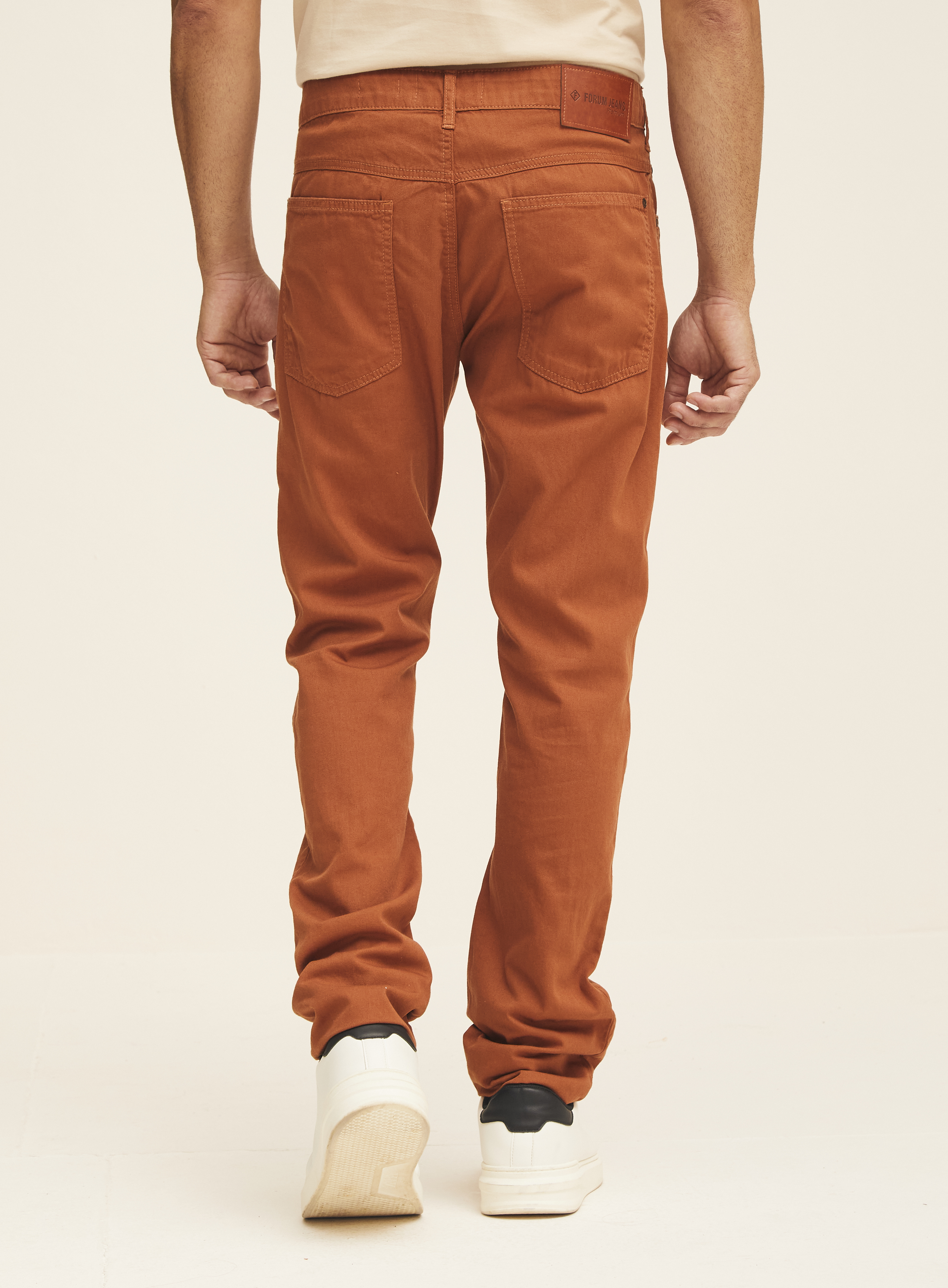 CALÇA SARJA PAUL SLIM 42 MARROM ZEUS