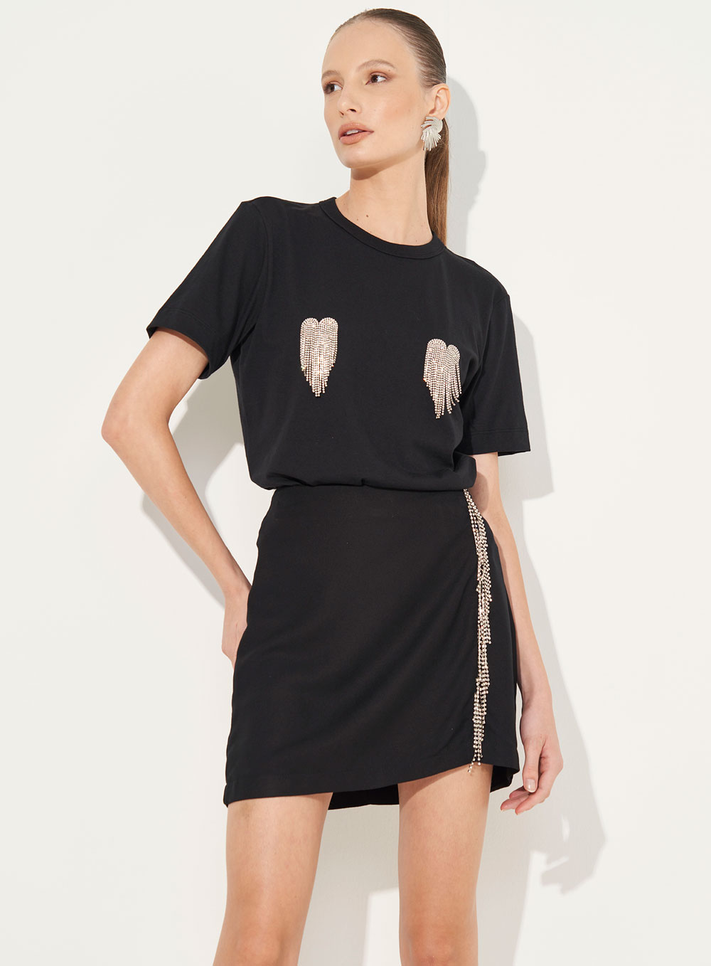 CAMISETA COM APLICAÇÃO PP PRETO
