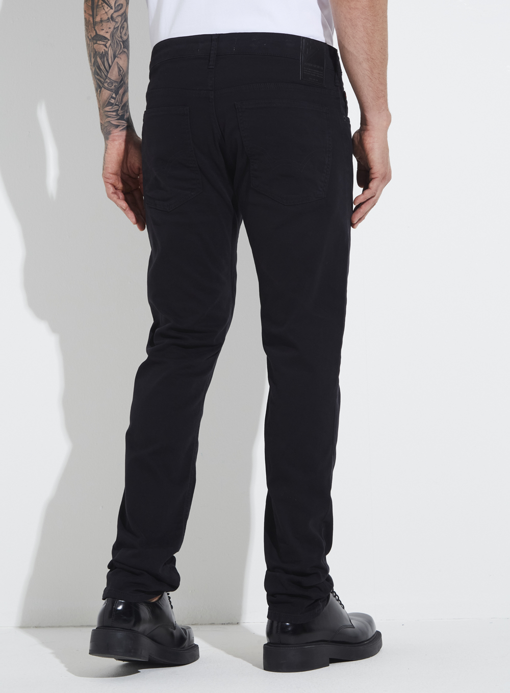 CALÇA SARJA IGOR SKINNY 42 PRETO