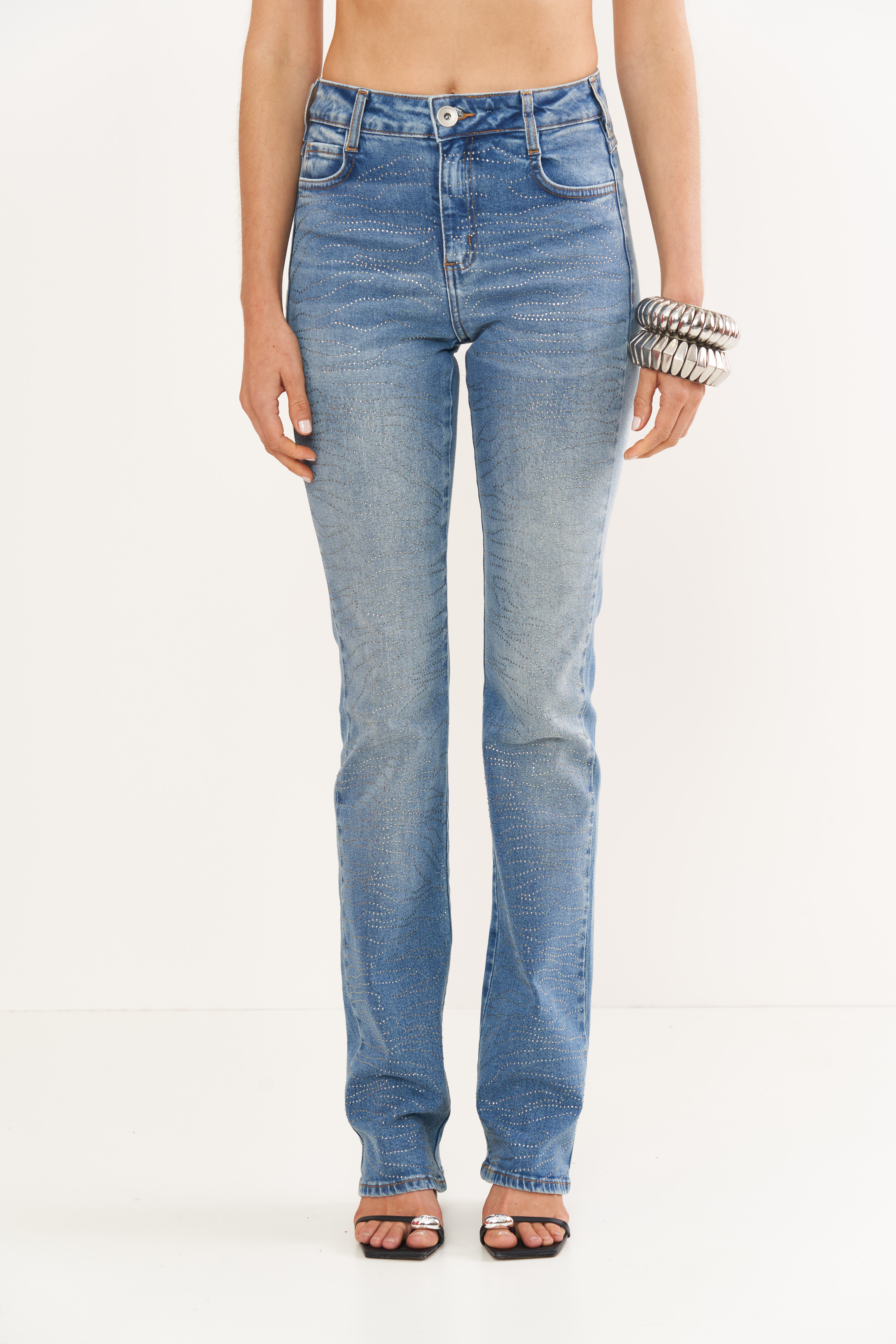 CALÇA JEANS BIA RETA COM APLICAÇÃO 42 INDIGO