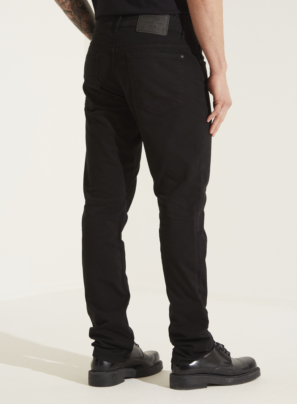 CALÇA SARJA PAUL SLIM 42 PRETO