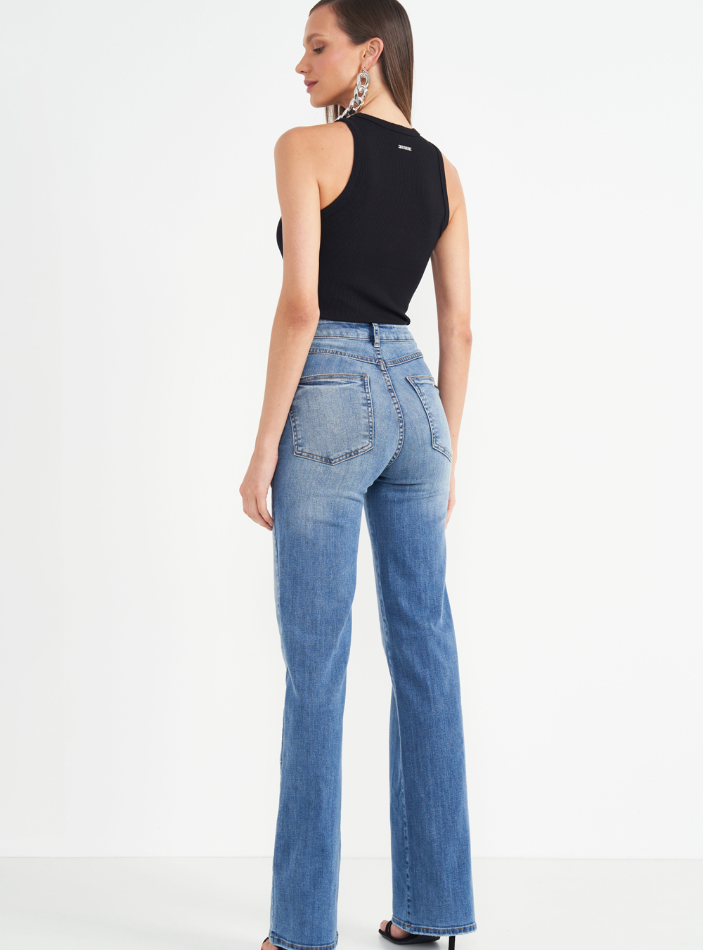 CALÇA JEANS BRUNA COM APLICAÇÃO 34 INDIGO