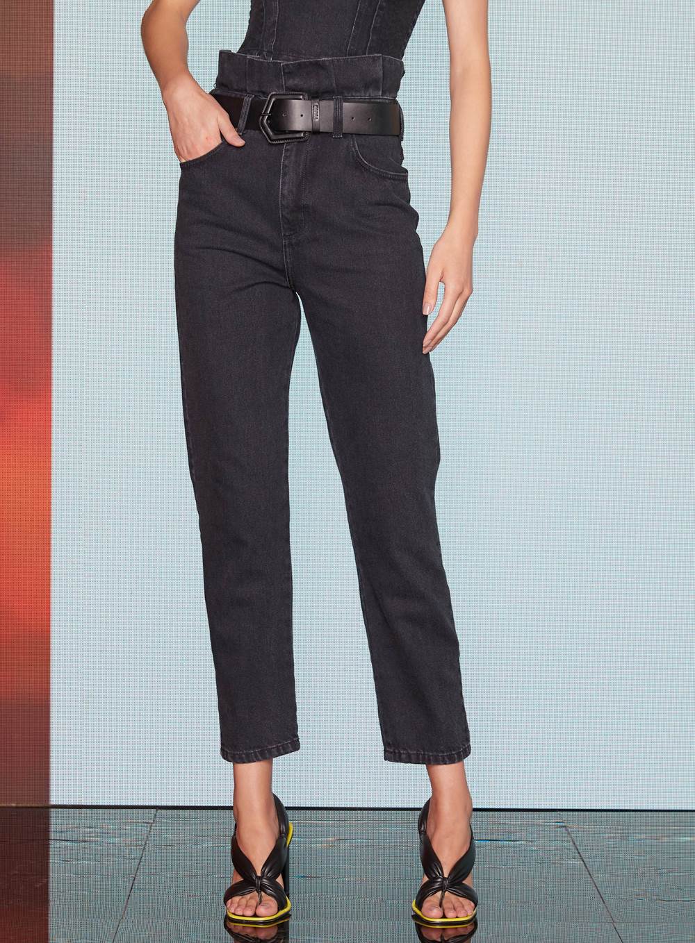 CALÇA JEANS CLOCHARD COM CINTO 46 IND.PRETO