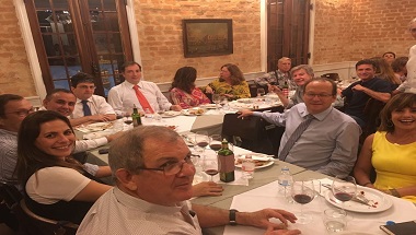 Alunos dos cursos de idiomas da APMP realizam jantar de confraternização